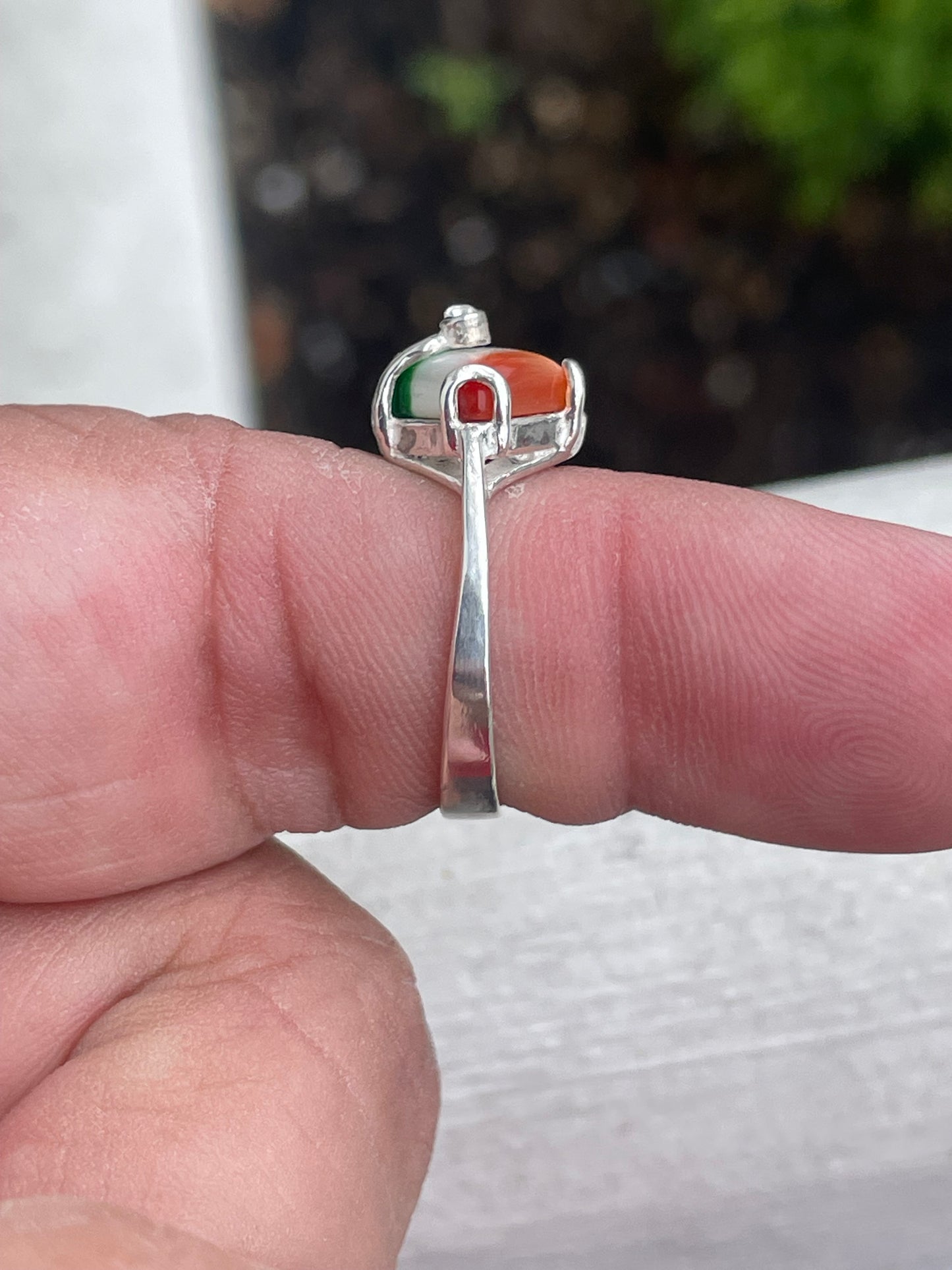 Designer Kar 925 Sterling Silver Dyed Mother of Pearl Ireland Flag Irish Pride Ring Size 7.5