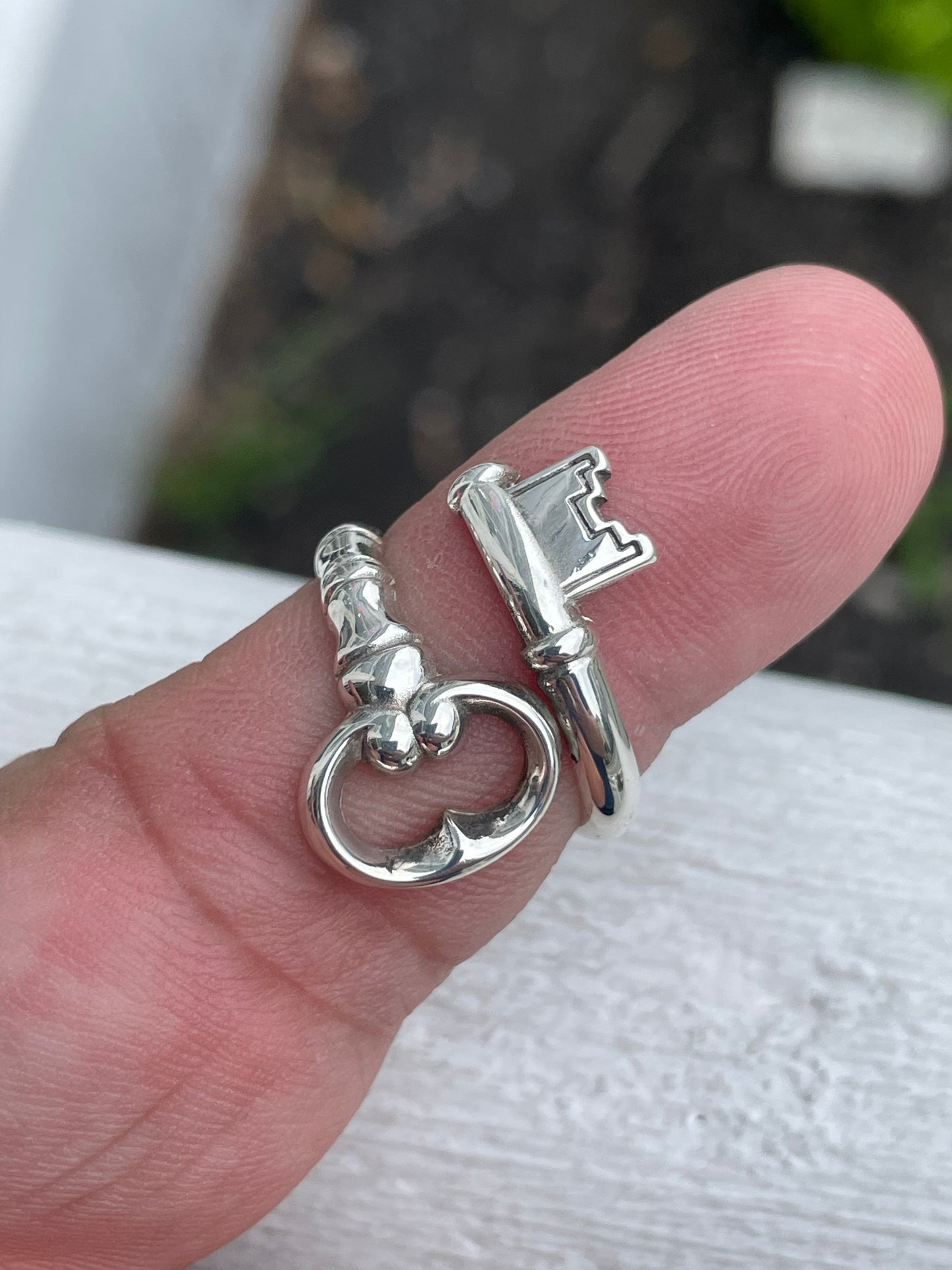 925 Sterling Silver Designer Avon Wrap Around Bypass Skeleton Key Ring Open Size