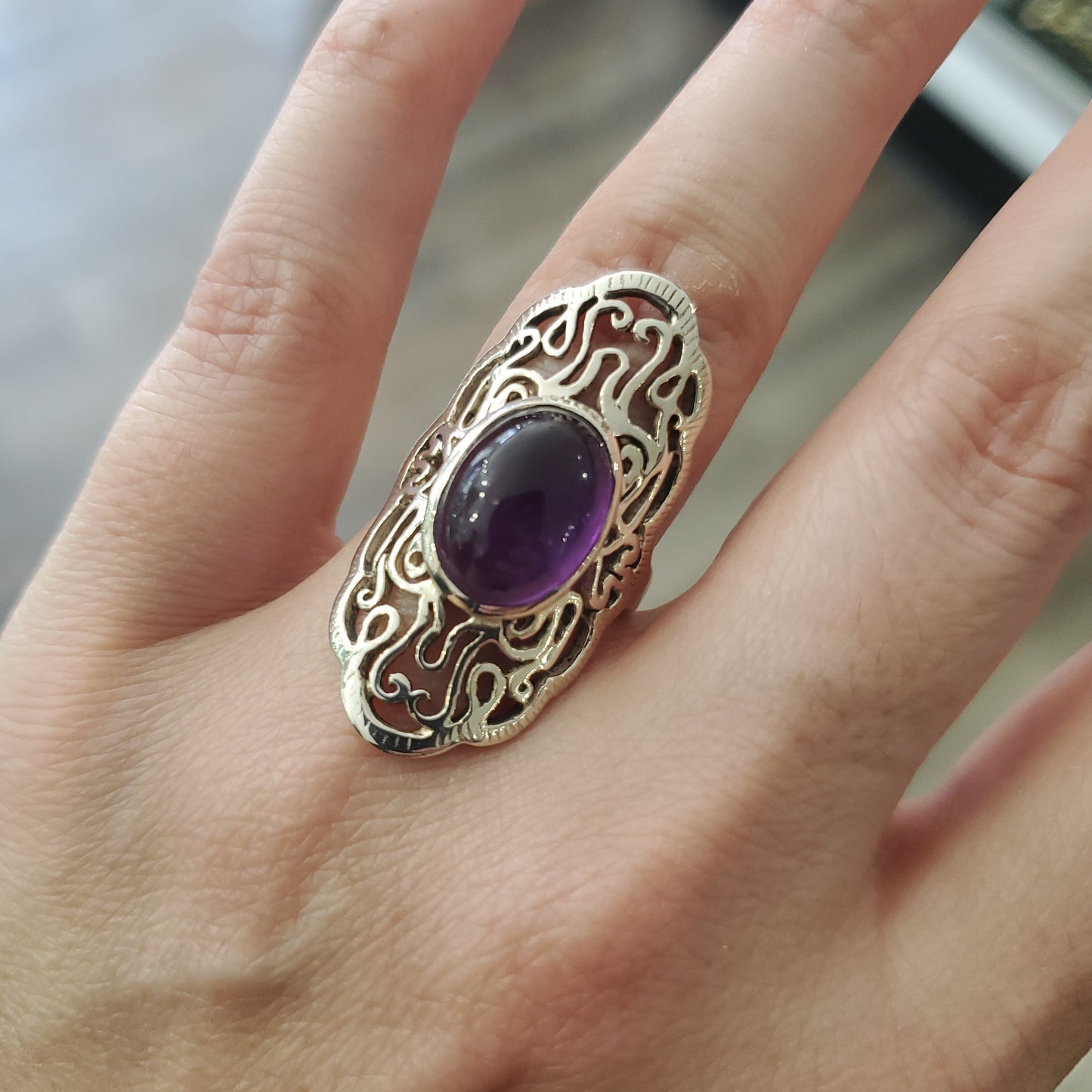925 Sterling Silver Cabochon Amethyst Filigree Shield Ring
