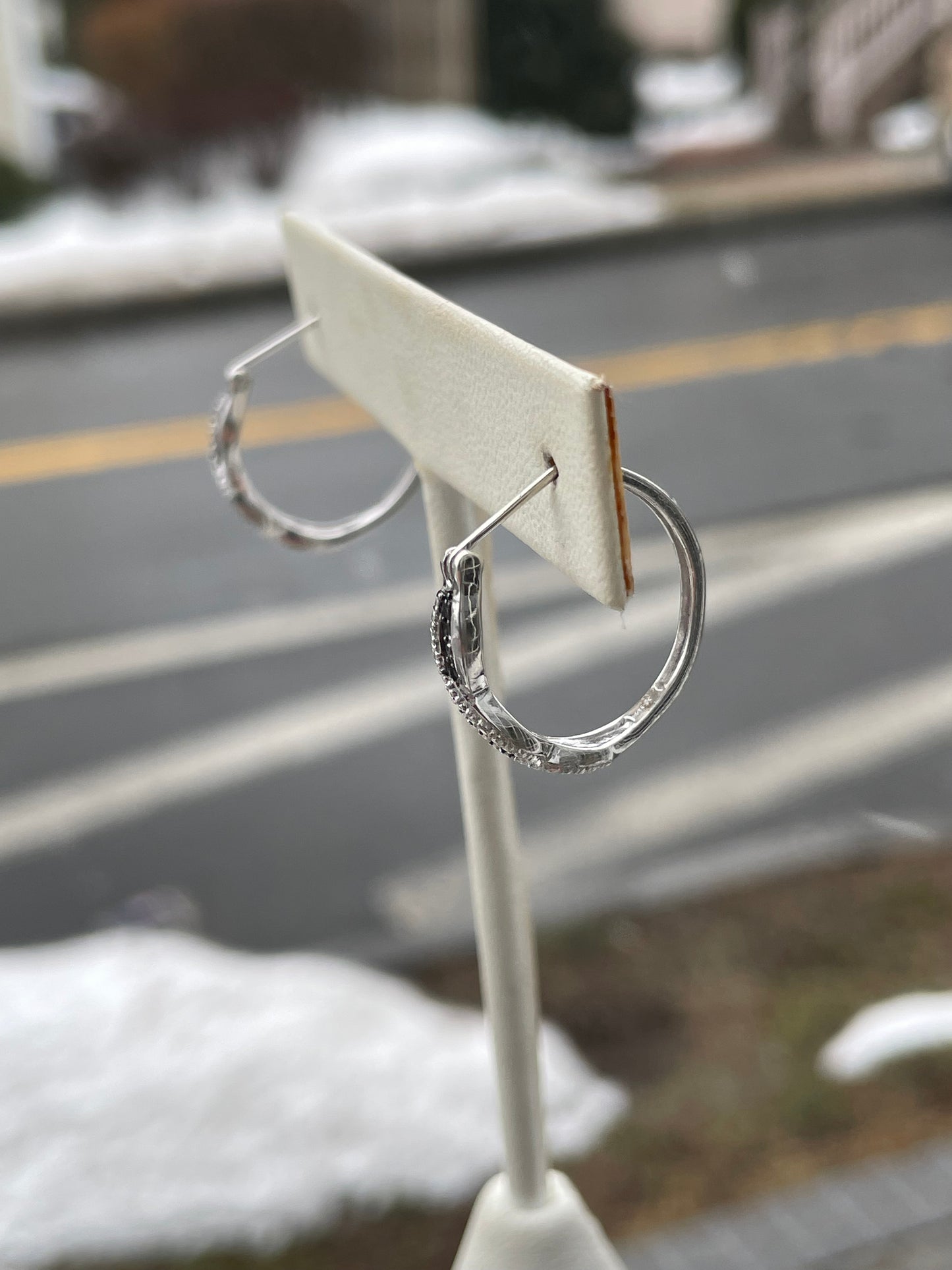 925 Sterling Silver Black & White Infinity hoop earrings (K51)