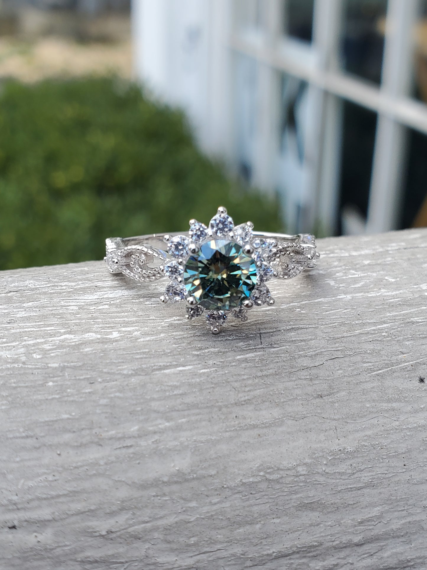 925 Sterling Silver Green Moissanite Vintage Embrace Ring