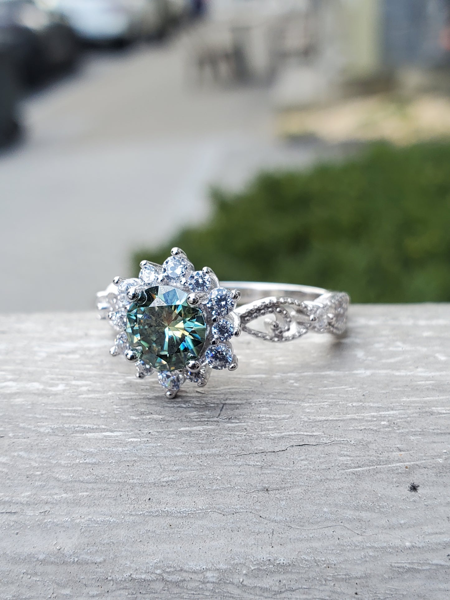 925 Sterling Silver Green Moissanite Vintage Embrace Ring
