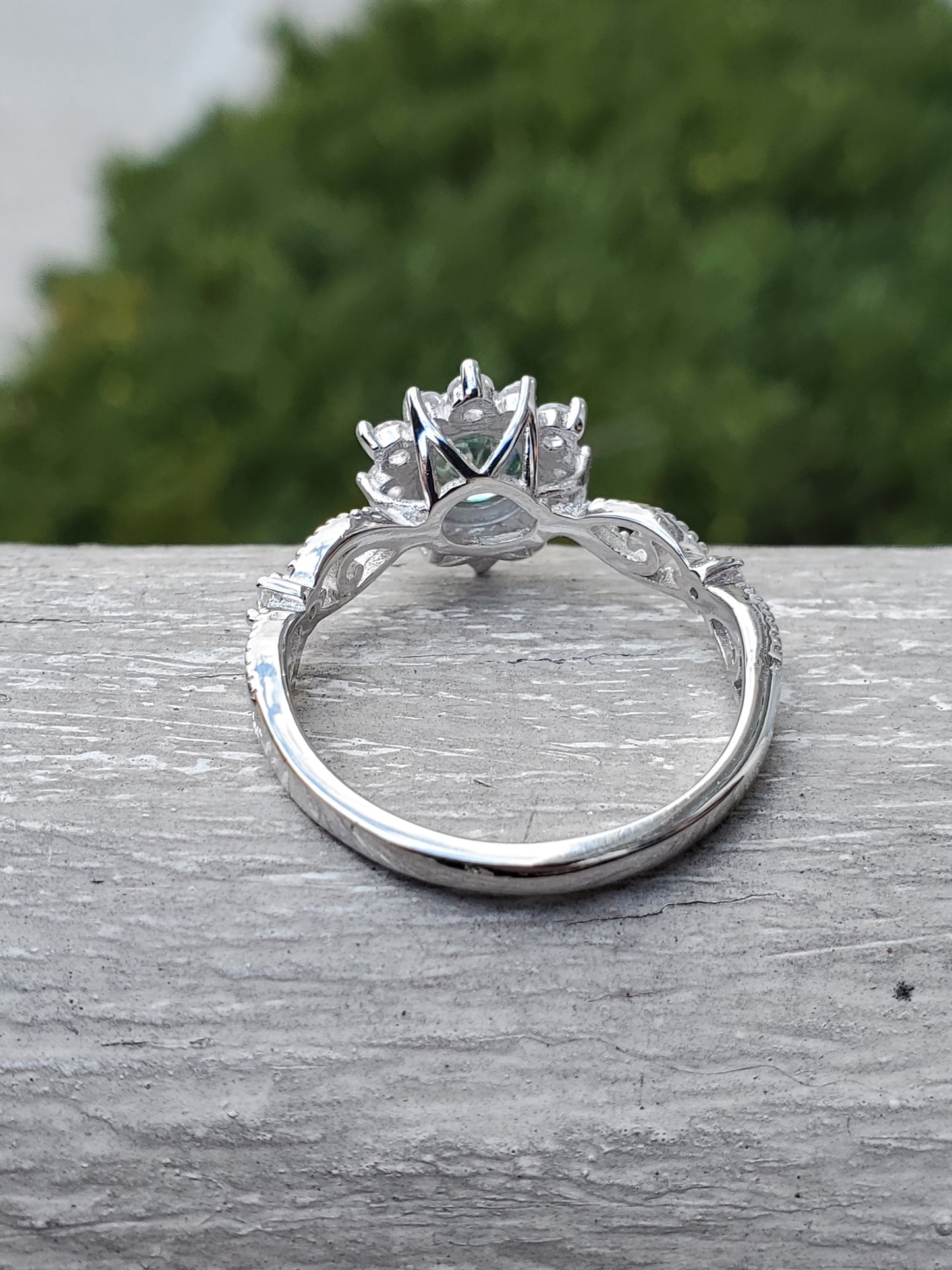925 Sterling Silver Green Moissanite Vintage Embrace Ring
