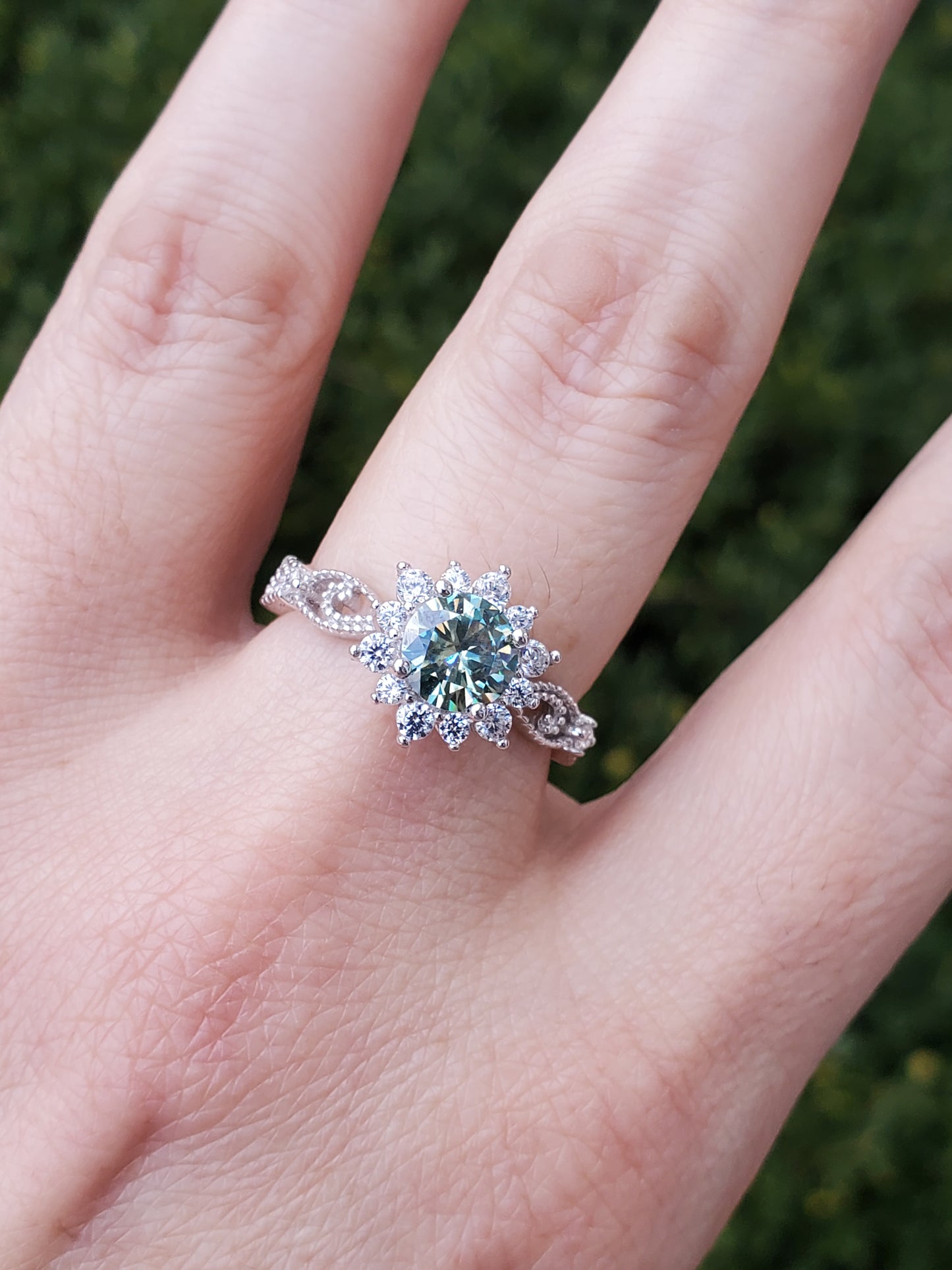 925 Sterling Silver Green Moissanite Vintage Embrace Ring