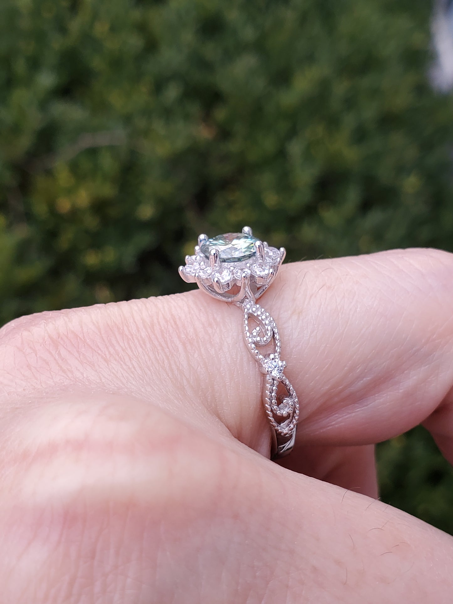 925 Sterling Silver Green Moissanite Vintage Embrace Ring