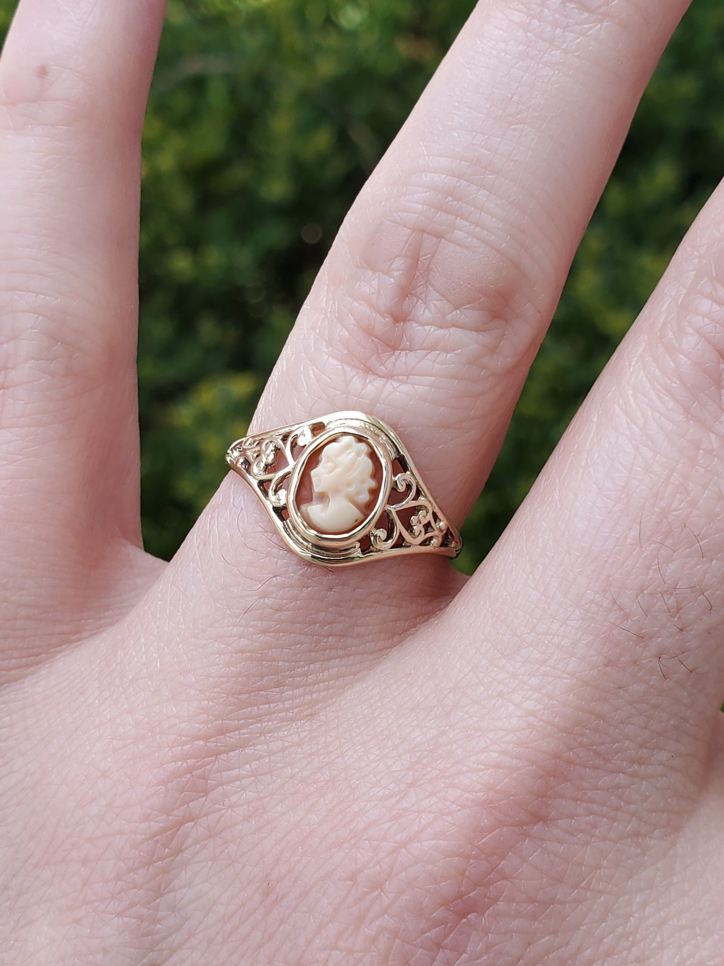 10k Yellow Gold Ladies Vintage 1950-1960 Cameo Oval Ring
