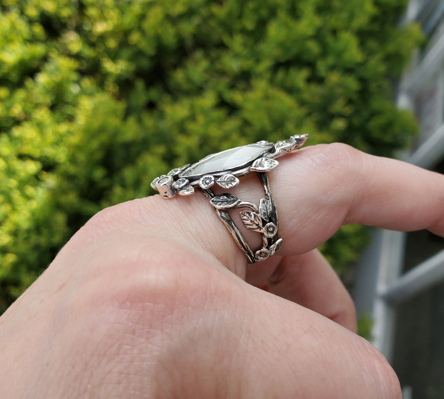 925 Sterling Silver "Divine in Nature" Faceted Mother of Pearl & Zirconia Floral Ring