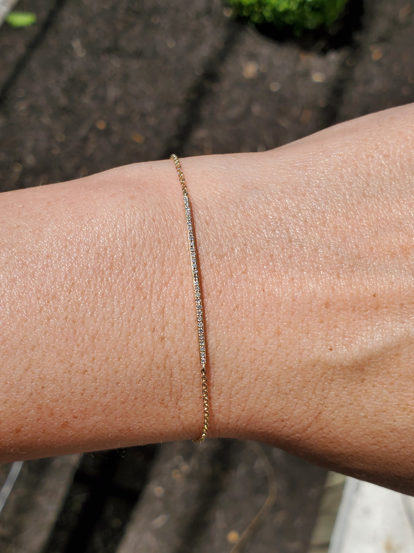 14k Yellow Gold Ladies Diamond Curved Bar Bracelet
