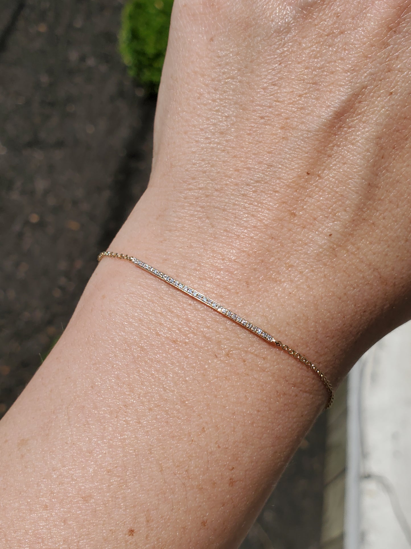 14k Yellow Gold Ladies Diamond Curved Bar Bracelet