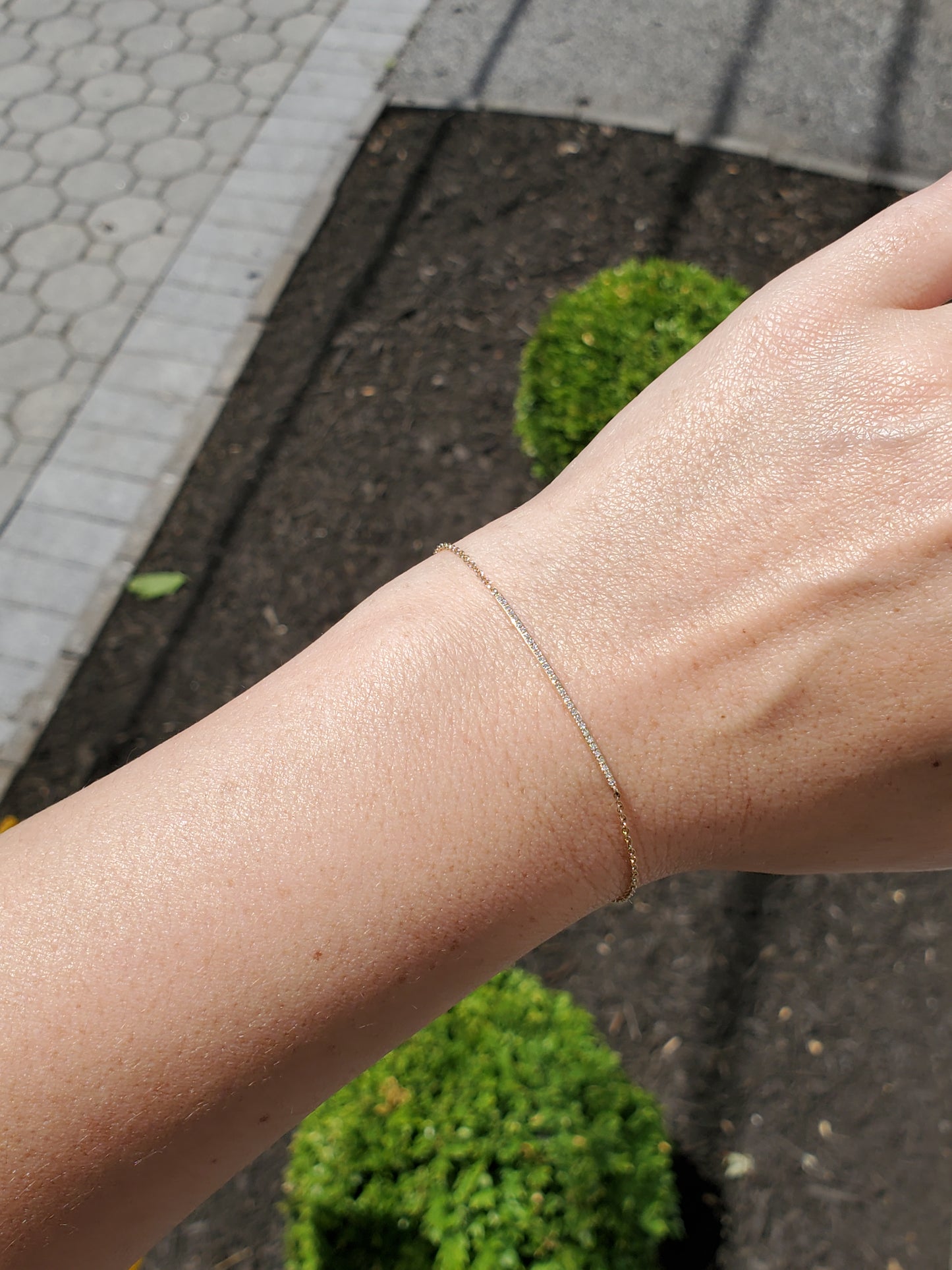 14k Yellow Gold Ladies Diamond Curved Bar Bracelet