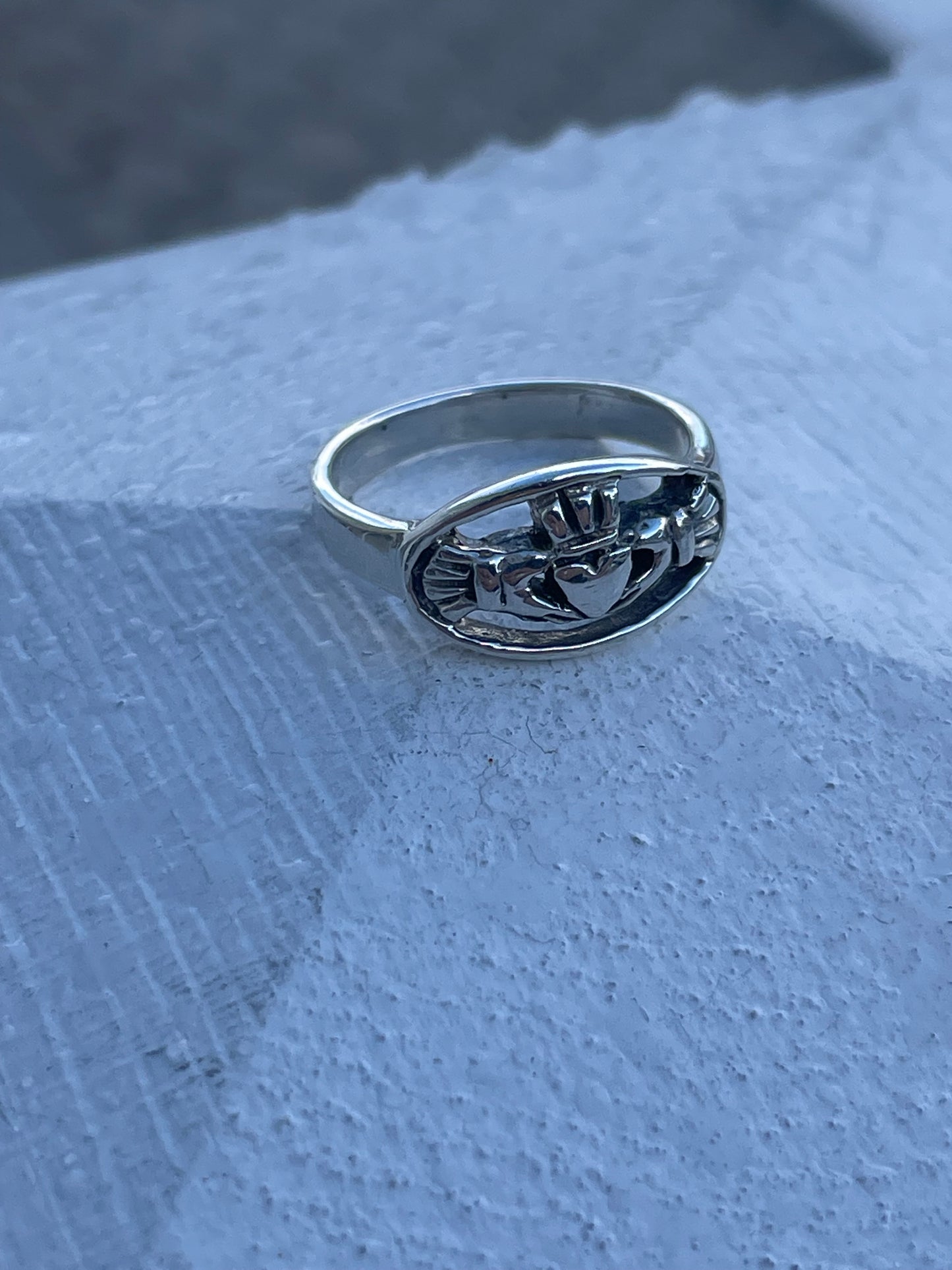 925 Sterling Silver Openwork Irish Claddagh Oval Signet ring size 7