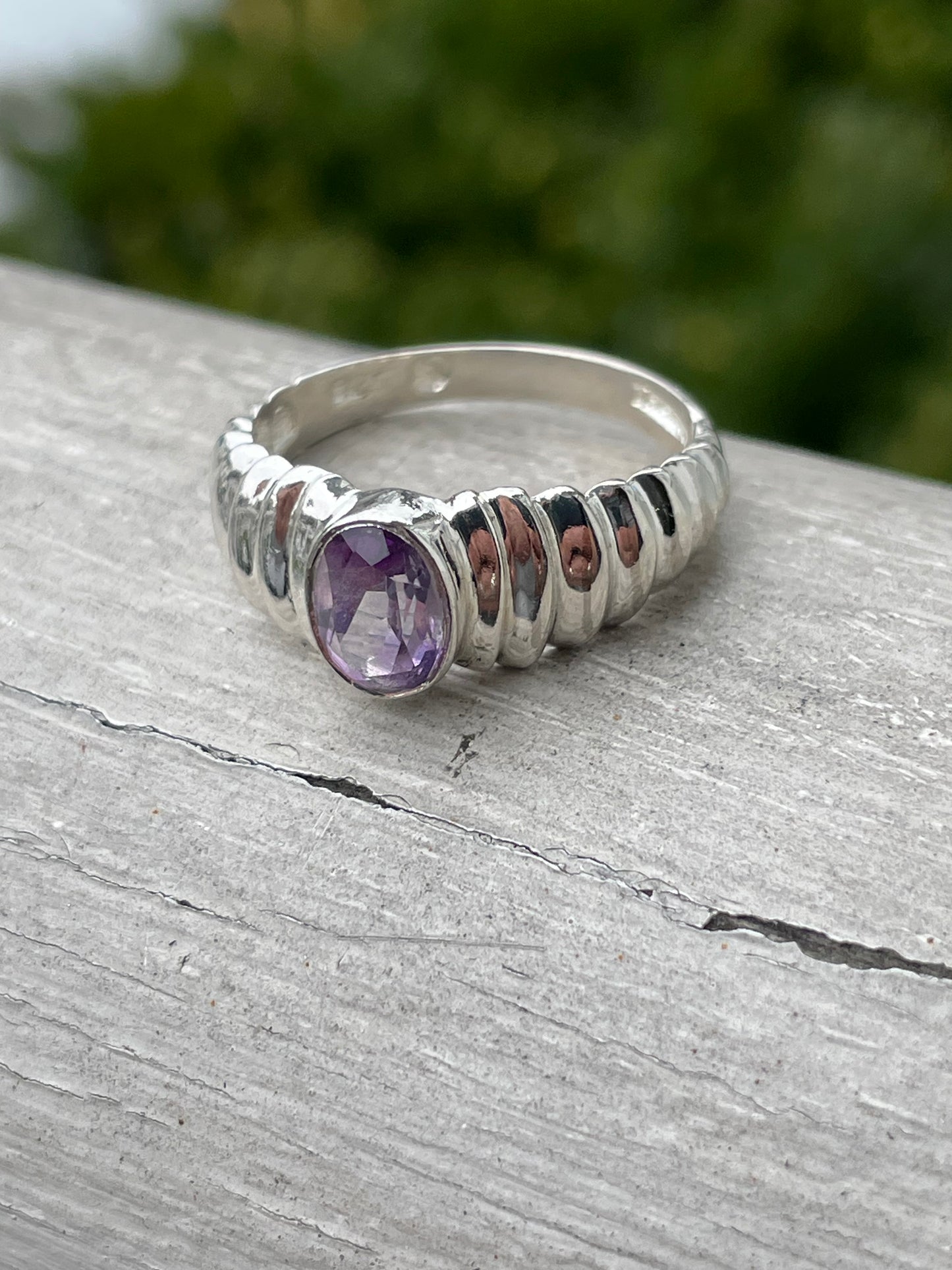 925 Sterling Silver Amethyst Ridge Band Ring