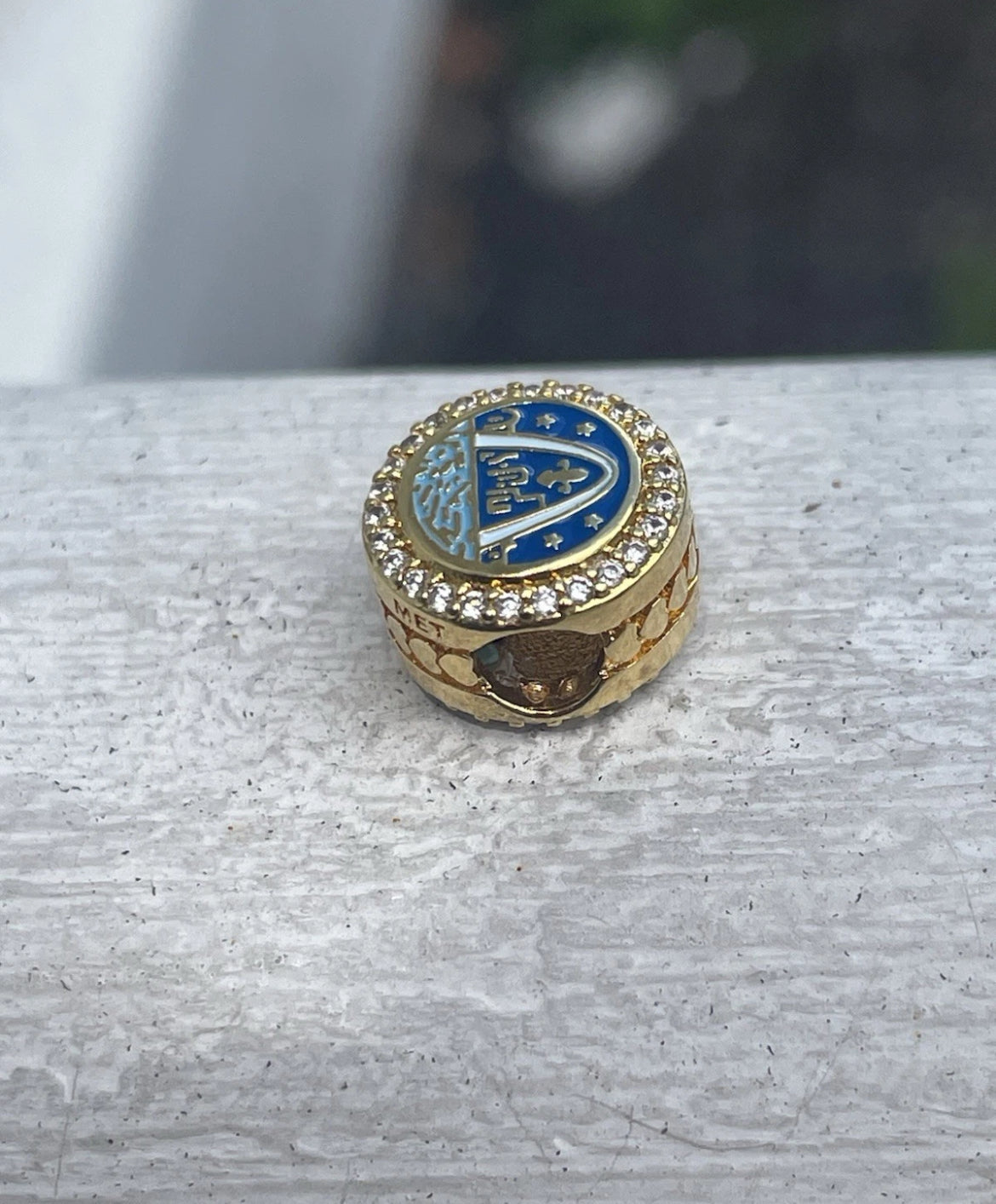 Pandora Saint Louis Arch Exclusive Round Shine Gold Vacation Destination Charm