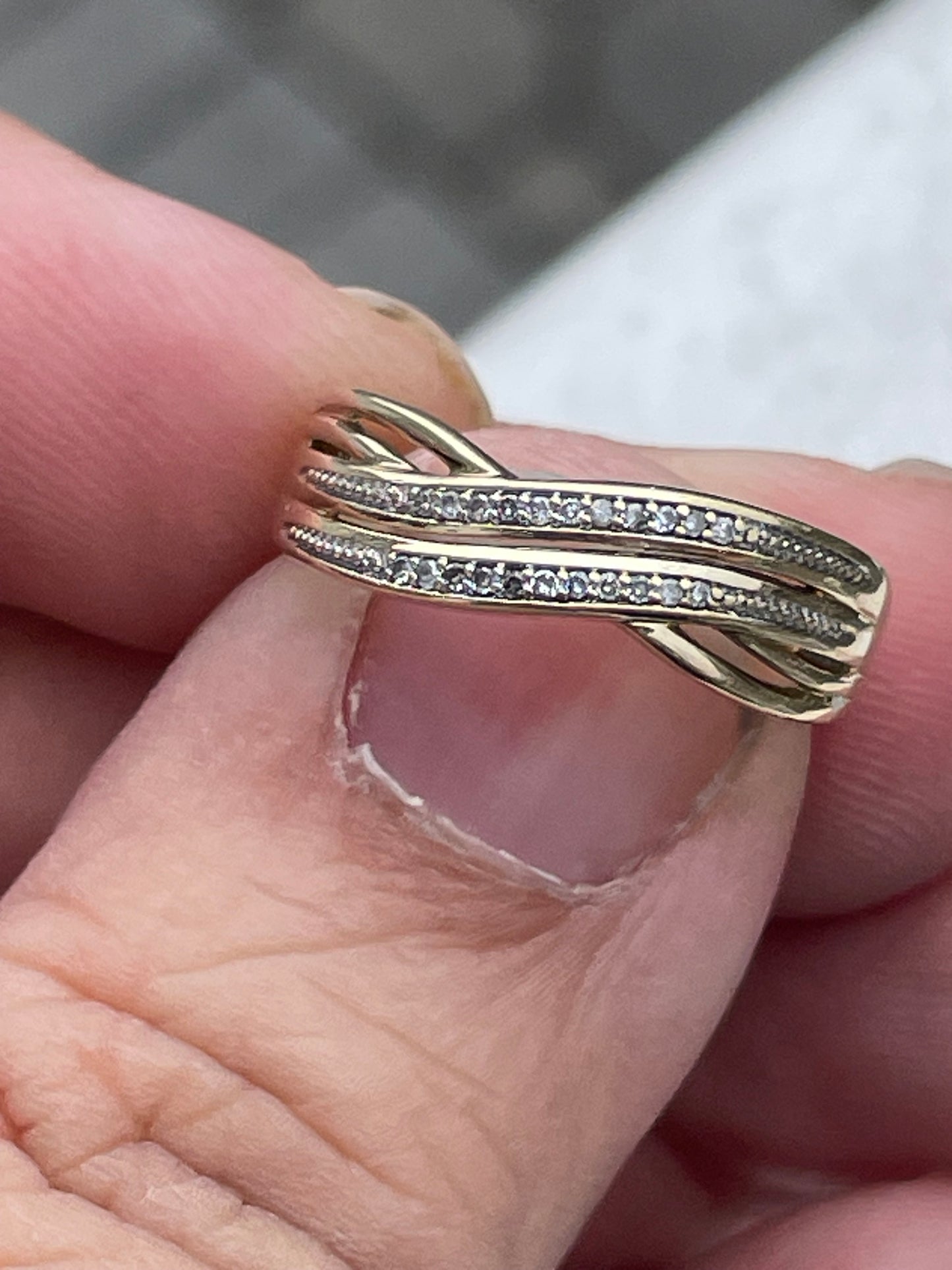10k Gold Natural Diamond Cris Cross Band Ring Size 6