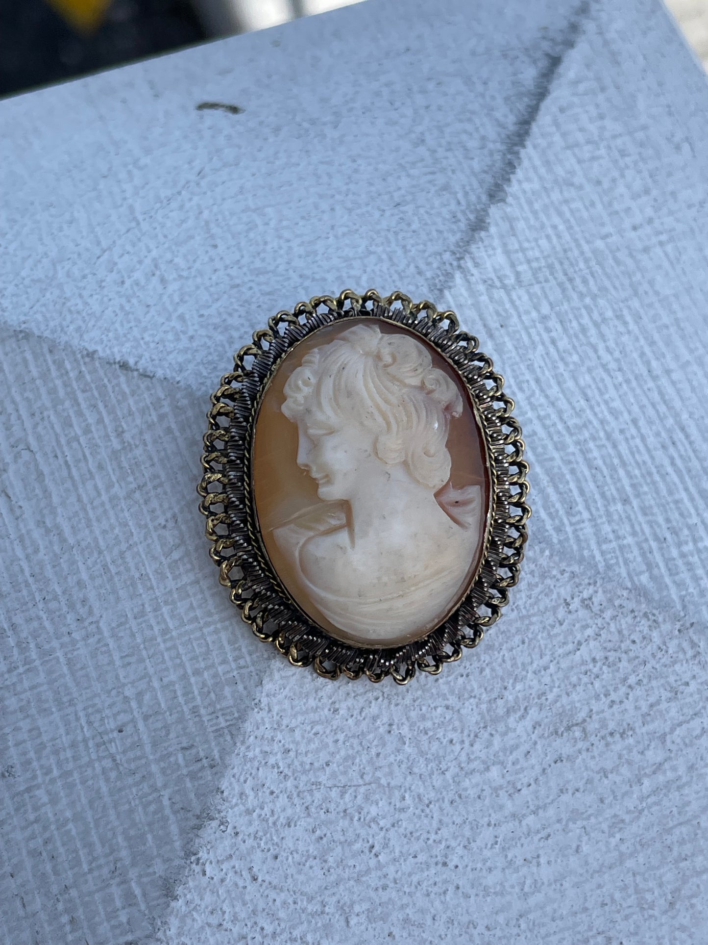 Gold filled Shell Cameo Pin / Pendant