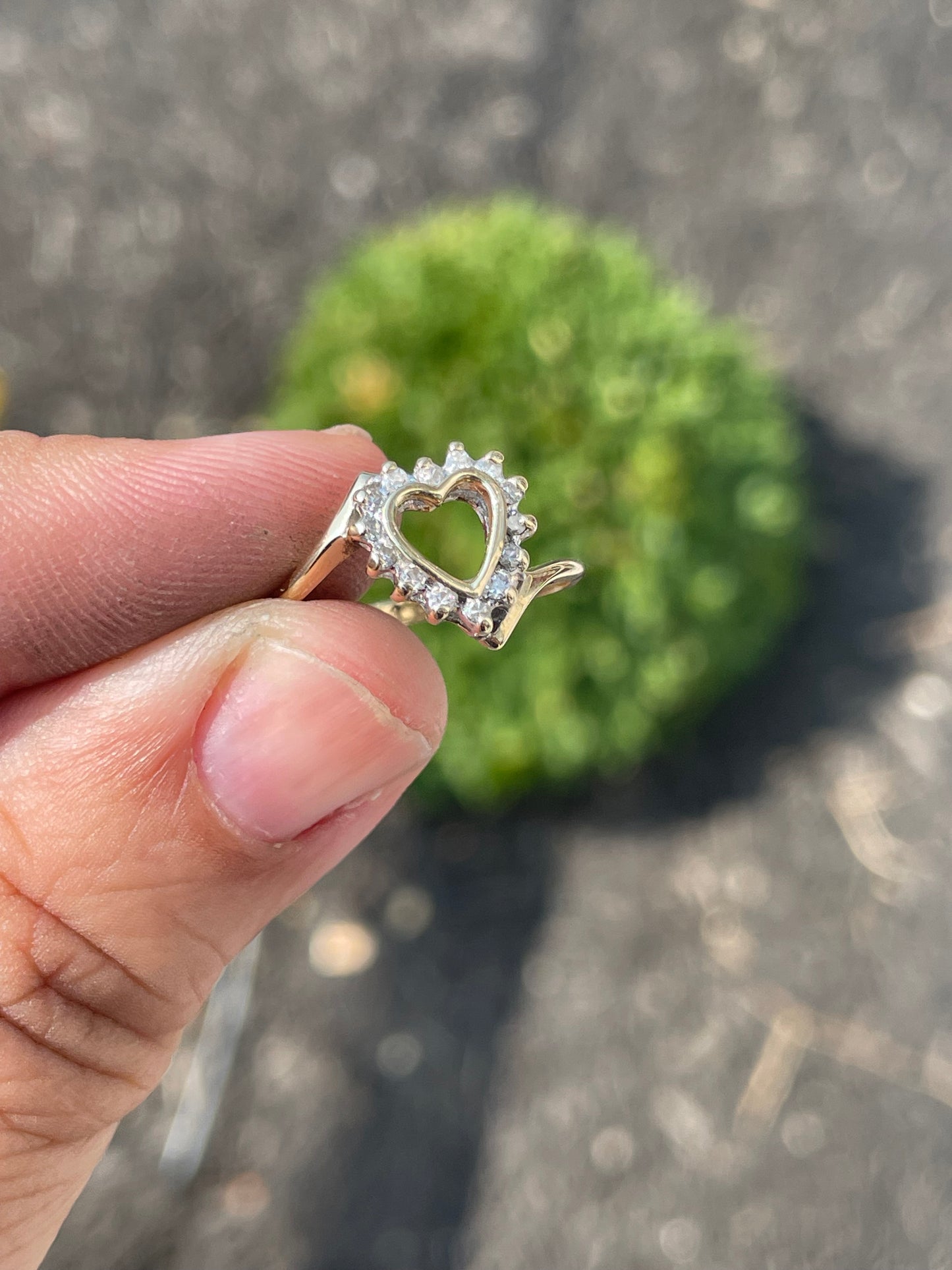 10k Gold Vintage 1980s Open Heart Natural Diamond Bypass Ring