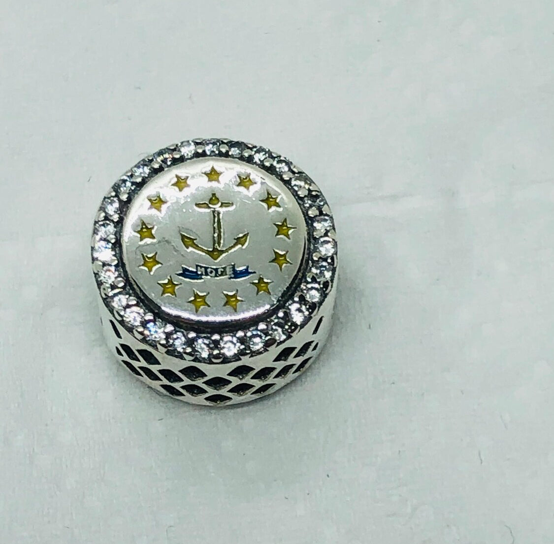 Pandora State of Rhode Island Exclusive State Flag Round Travel Charm