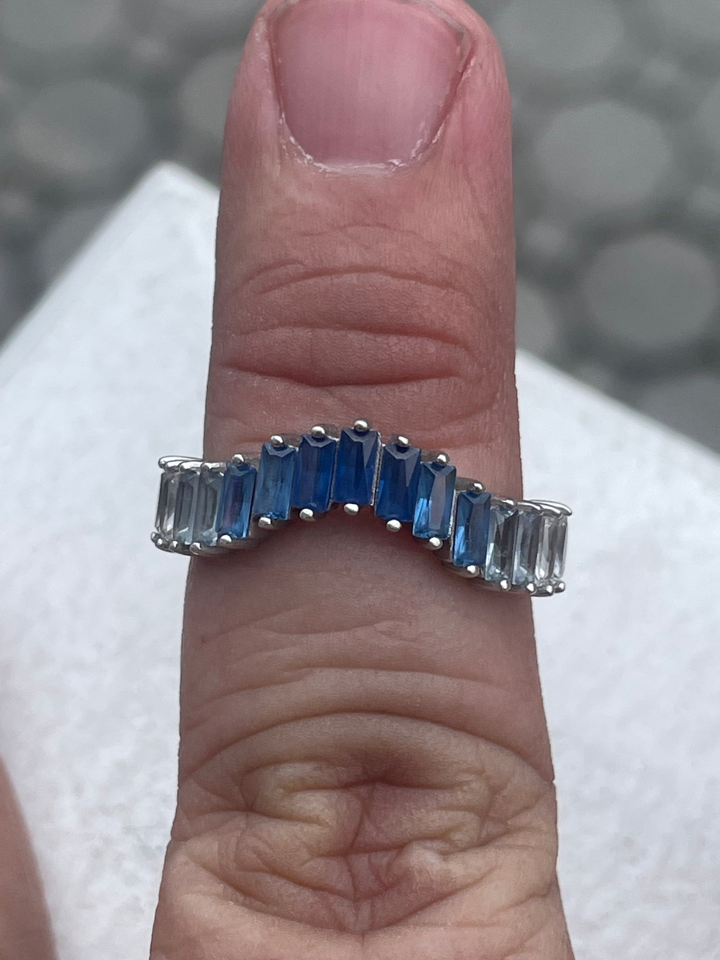 925 Sterling Silver Blue Gradient Cz Stones Wavy Band Ring Size 9