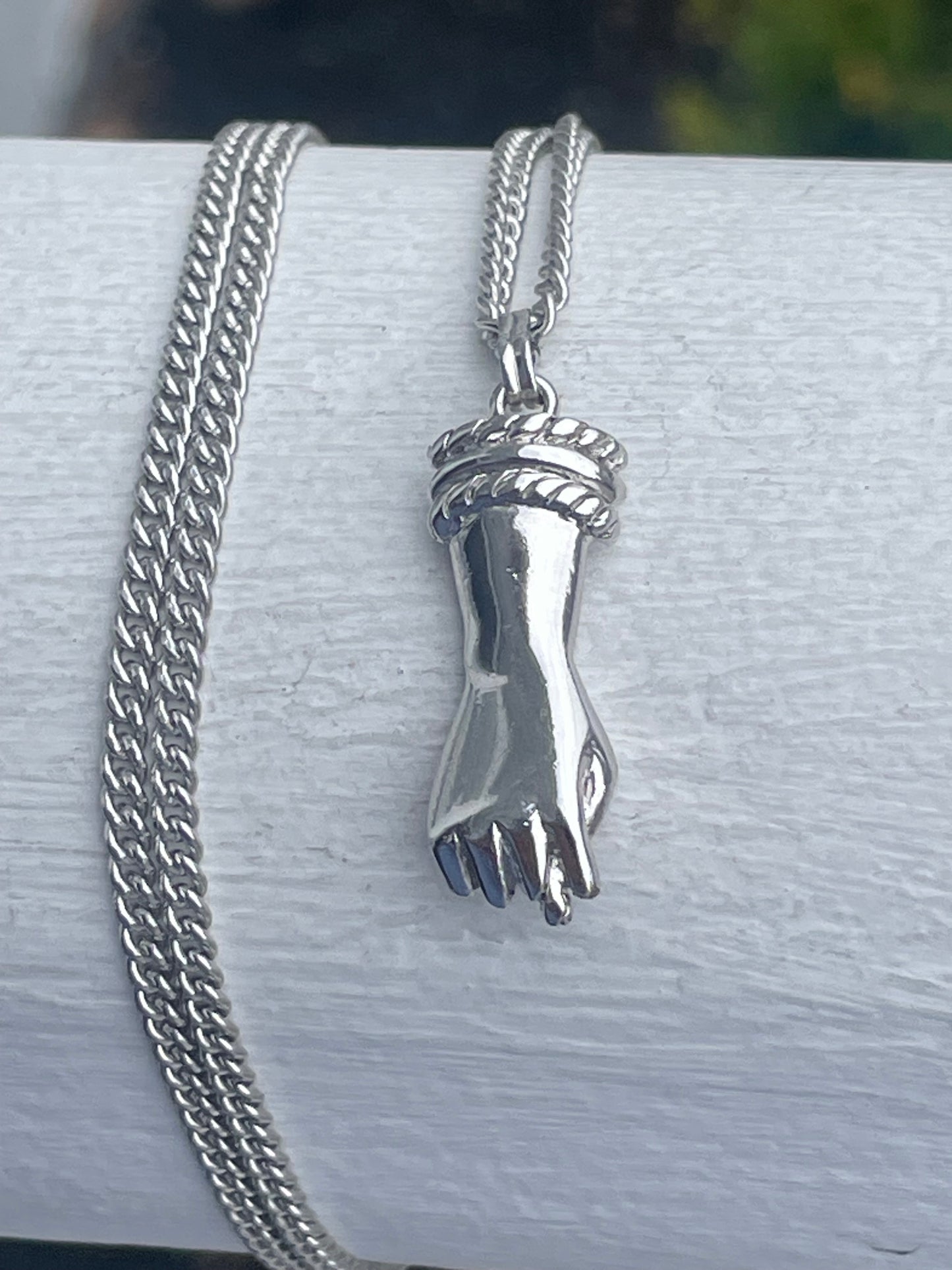 Stainless Steel Designer Monet Hand of God Necklace 24” No Lock