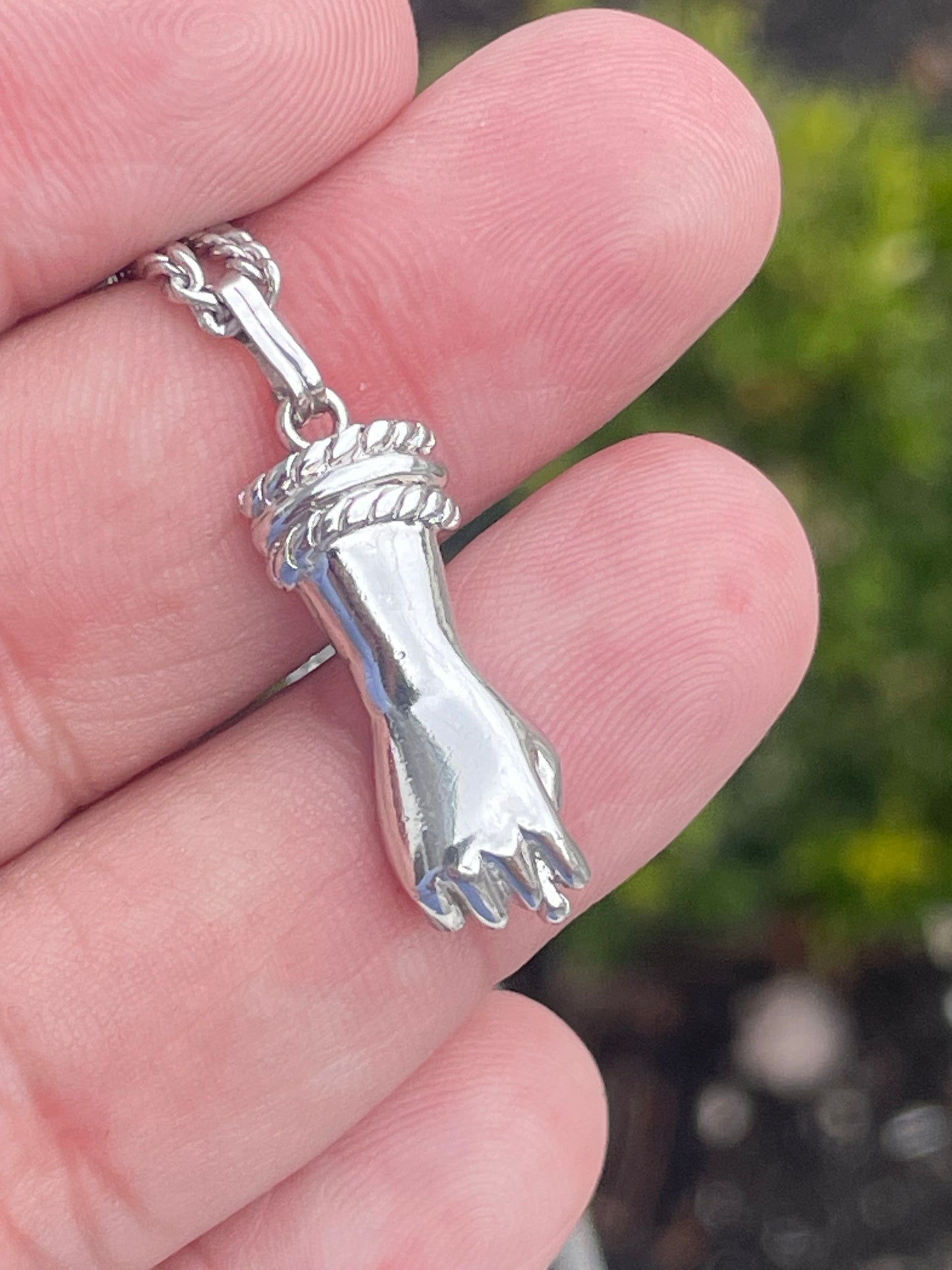Stainless Steel Designer Monet Hand of God Necklace 24” No Lock