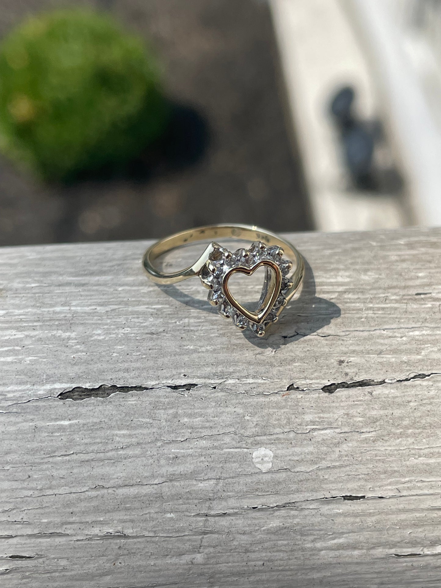 10k Gold Vintage 1980s Open Heart Natural Diamond Bypass Ring