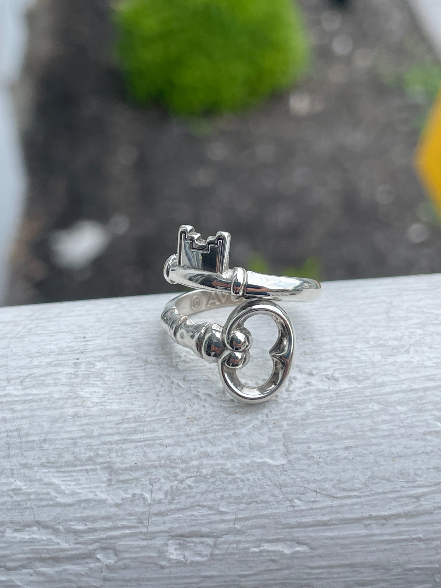 925 Sterling Silver Designer Avon Wrap Around Bypass Skeleton Key Ring Open Size