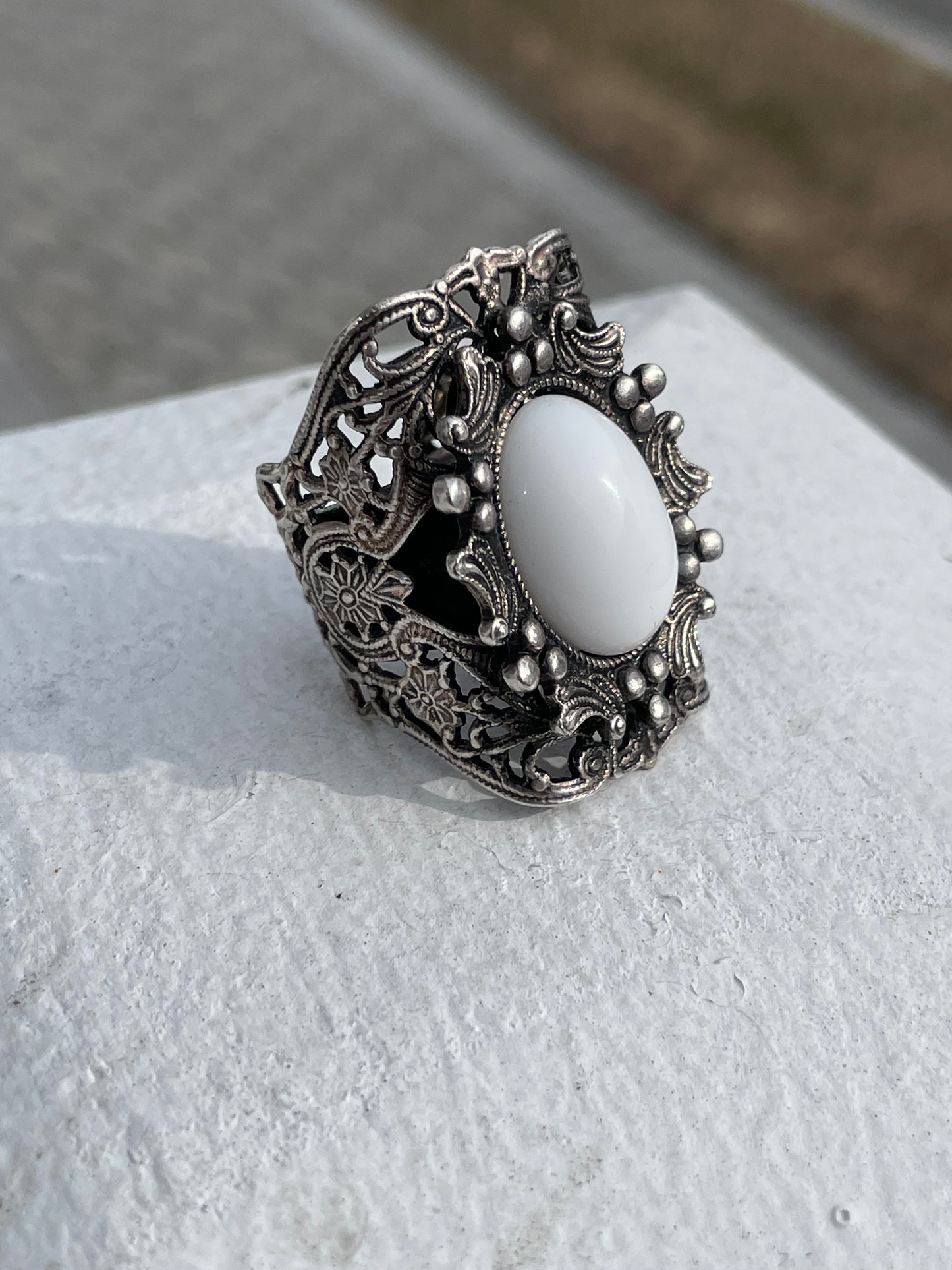 925 Sterling Silver Designer Kim White Agate Art Deco Ring Ipen Size