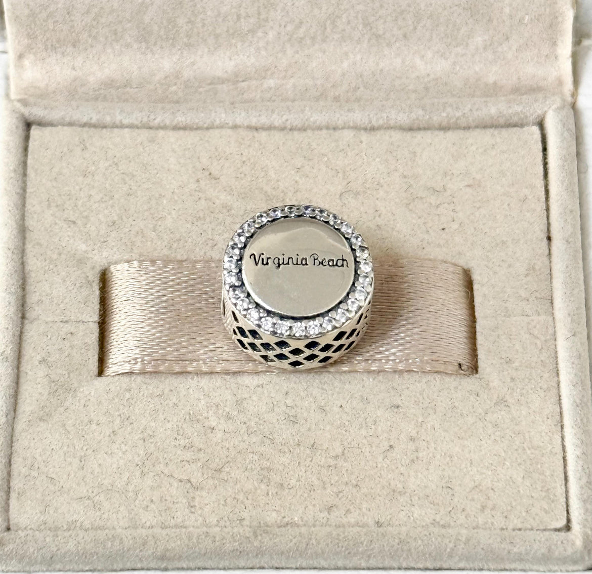 Pandora Virginia Beach Neptune Poseidon State Exclusive vacation Round signet Charm