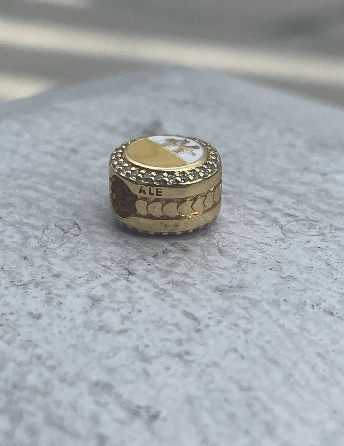 Pandora Vatican Exclusive Flag Shine Gold Round Signet Travel Charm
