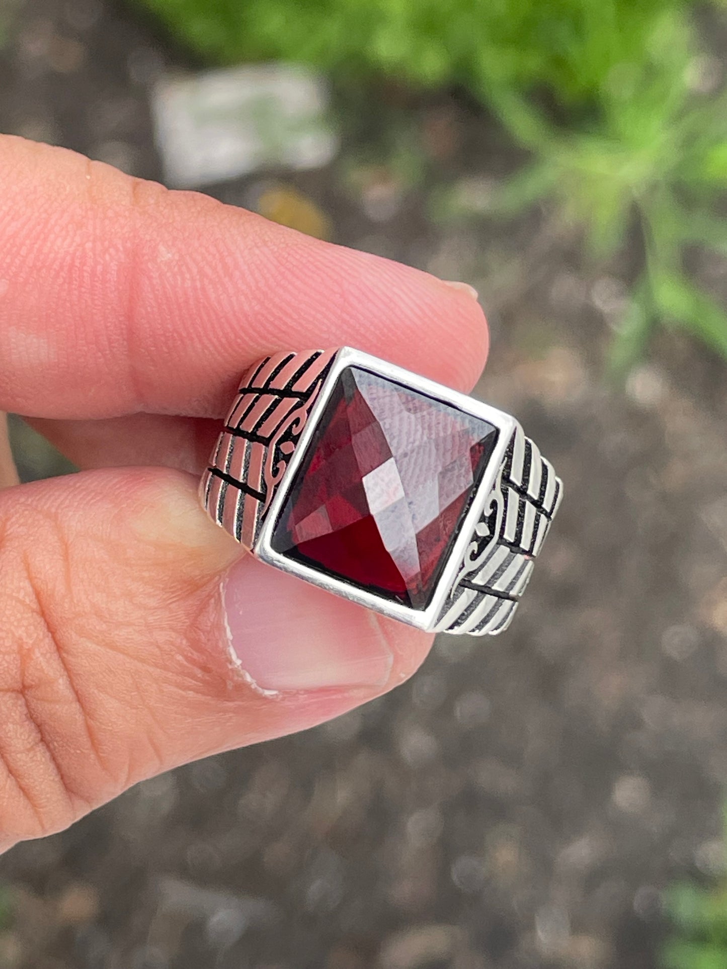 925 Sterling Silver Rectangle Garnet Signet Ring Size 9