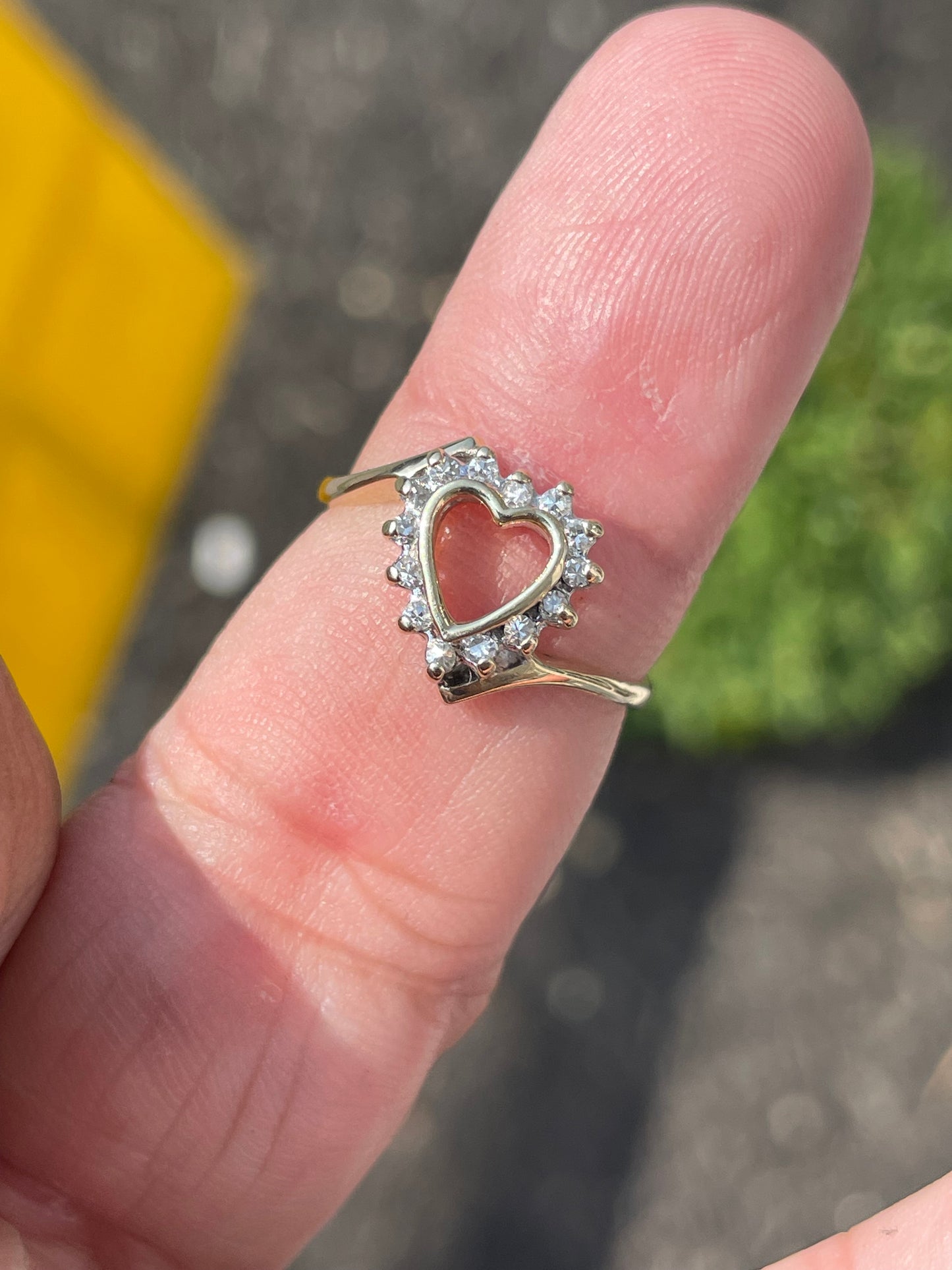10k Gold Vintage 1980s Open Heart Natural Diamond Bypass Ring