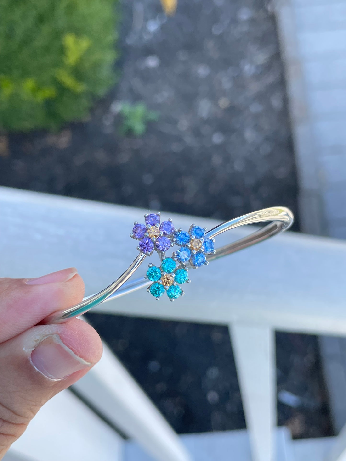 925 Sterling Silver Pretty Triple Colored Cz Flower Bangle Bracelet