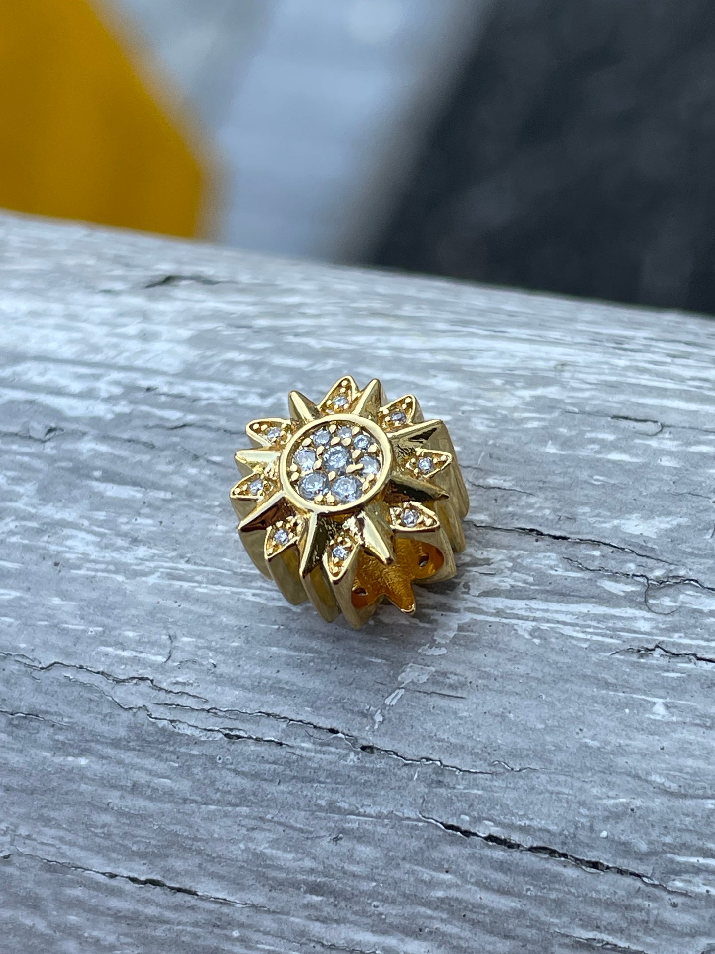 Pandora Sparkling Sun Charm 762839C01