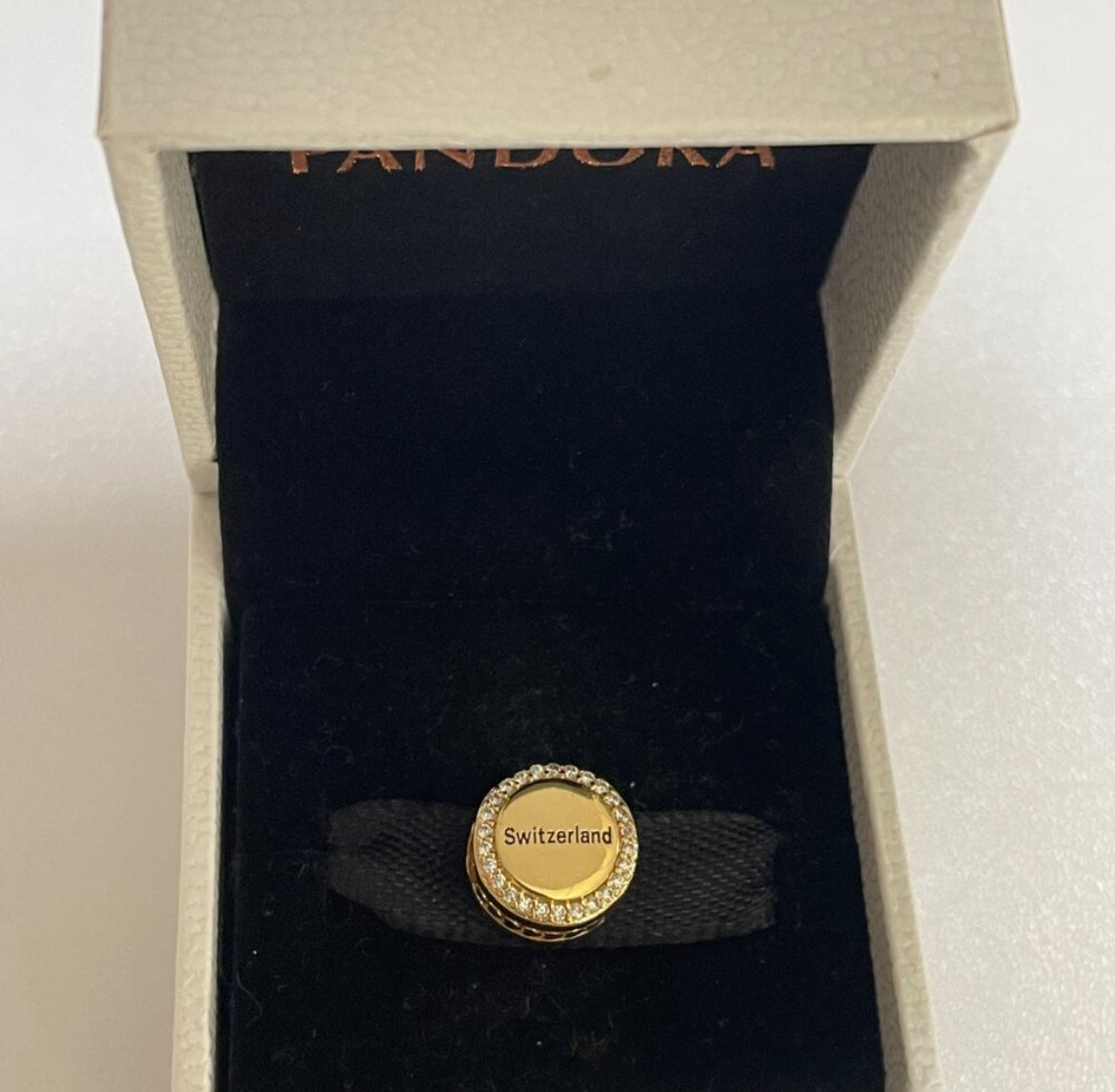 Pandora Country of Switzerland Exclusive Shine Gold Round Signet Flag Charm