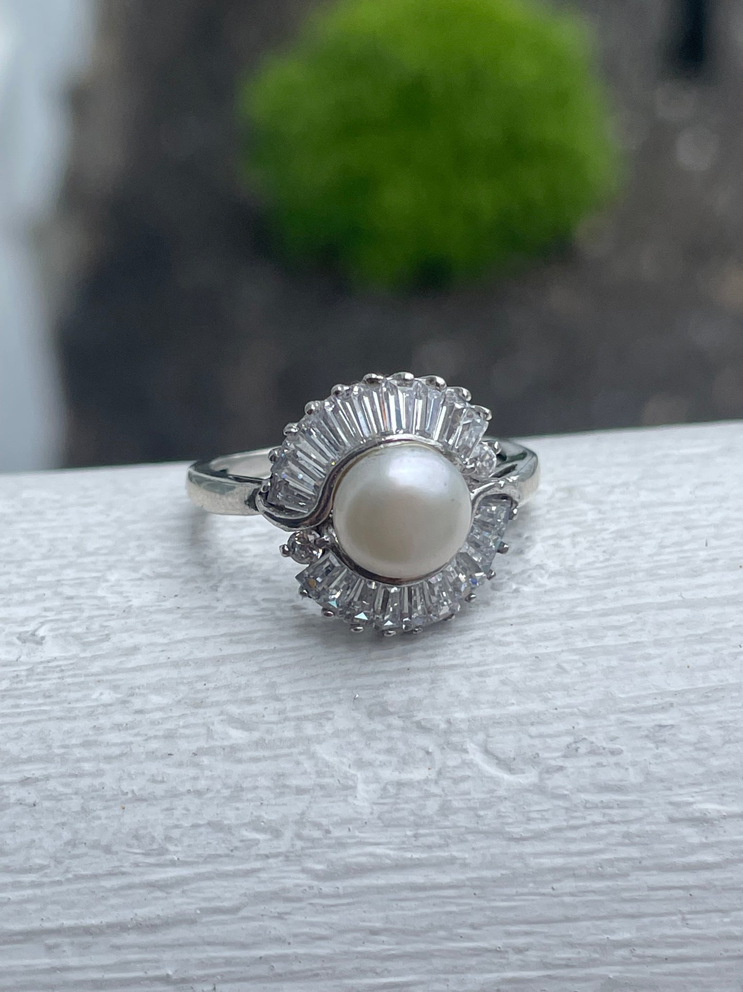 925 Sterling Silver Pearl & Clear Zirconia Baguette Cluster Ring Size 8