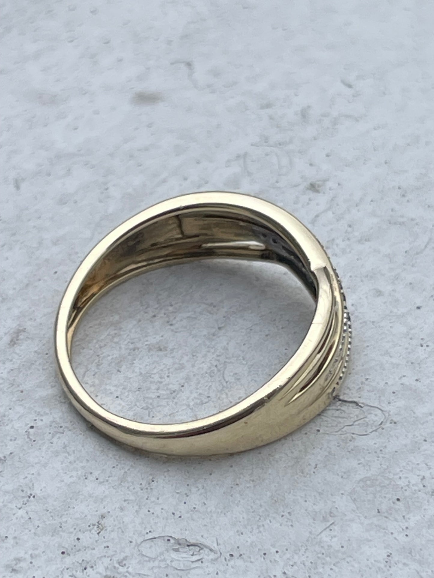 10k Gold Natural Diamond Cris Cross Band Ring Size 6