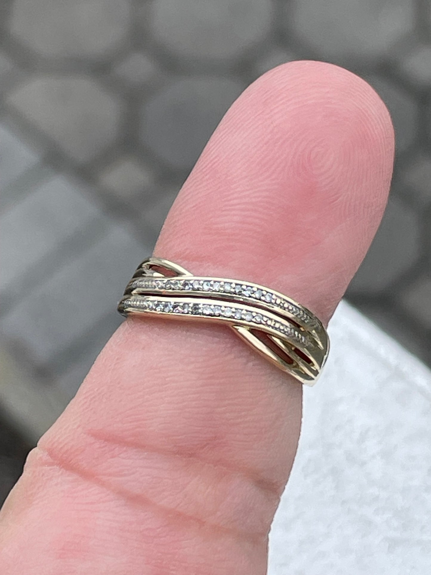 10k Gold Natural Diamond Cris Cross Band Ring Size 6
