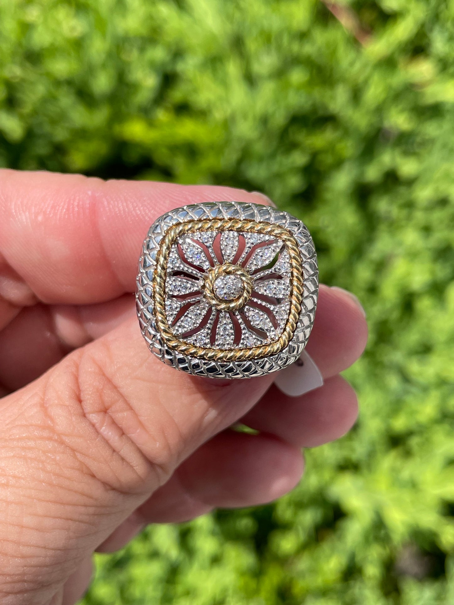 925 Sterling Silver & Vermeil Sparkling Signet Daisy Ring w/ Clear Zirconia