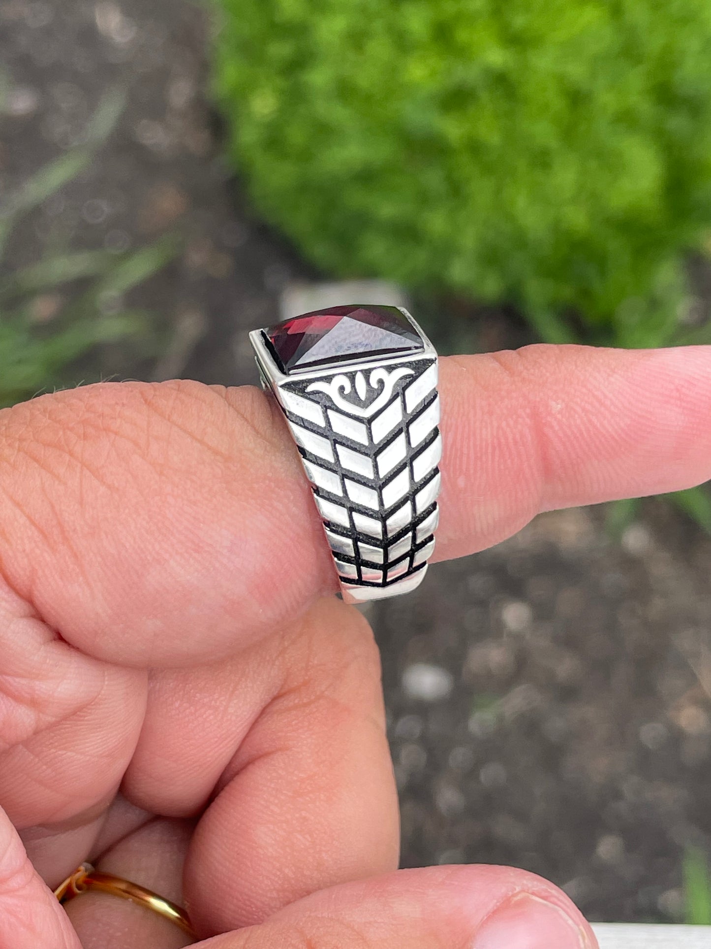 925 Sterling Silver Rectangle Garnet Signet Ring Size 9