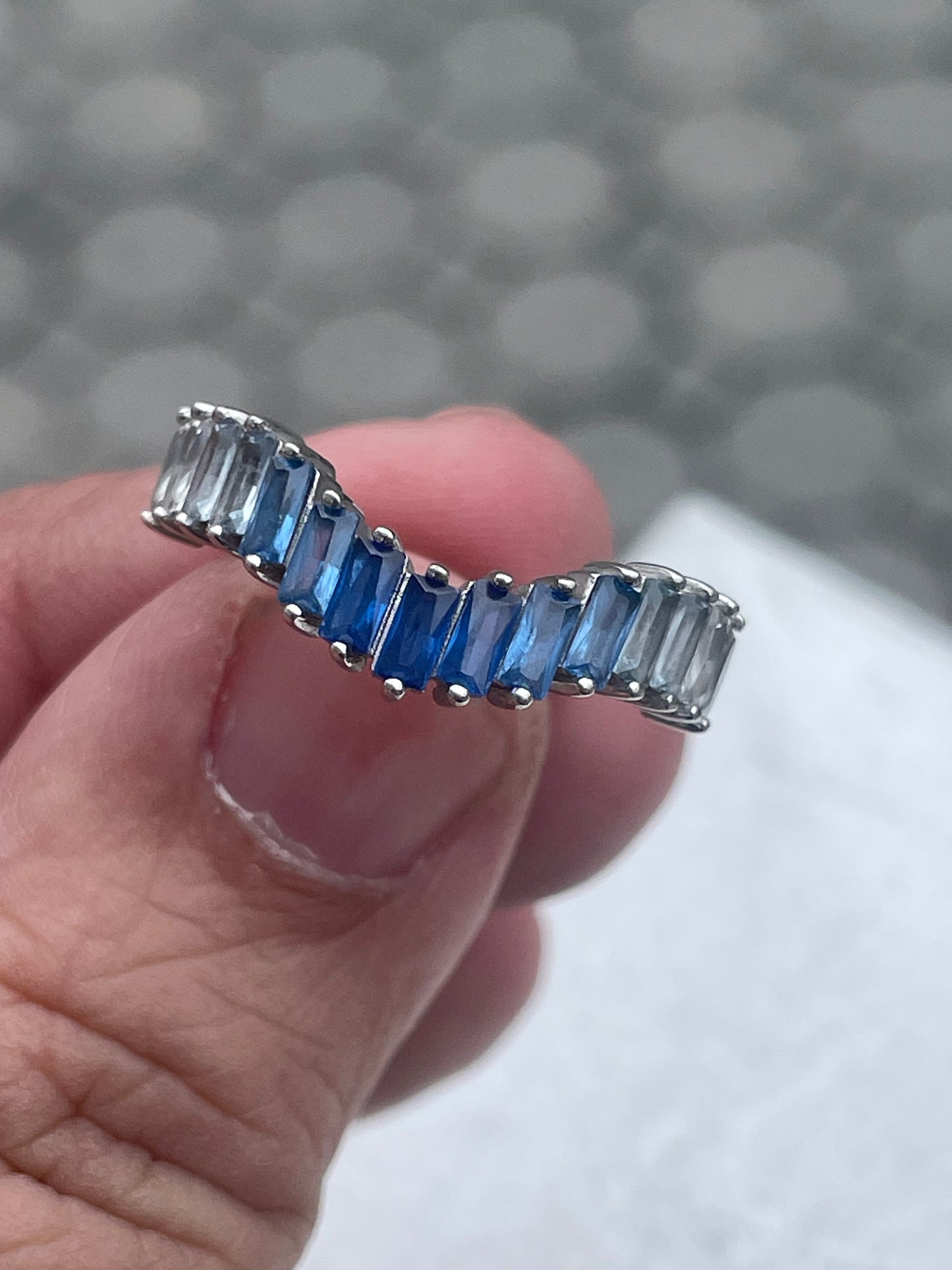 925 Sterling Silver Blue Gradient Cz Stones Wavy Band Ring Size 9