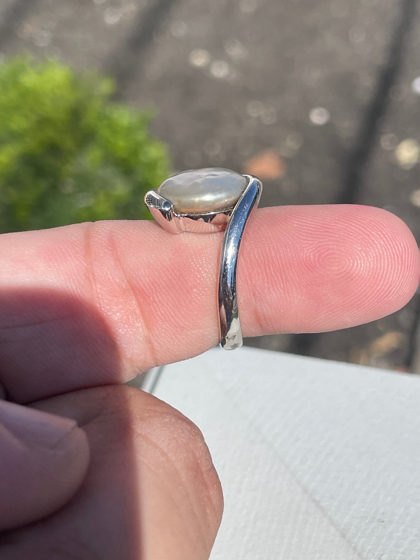 925 Sterling Silver Mother of Pearl Solitaire Disc Ring