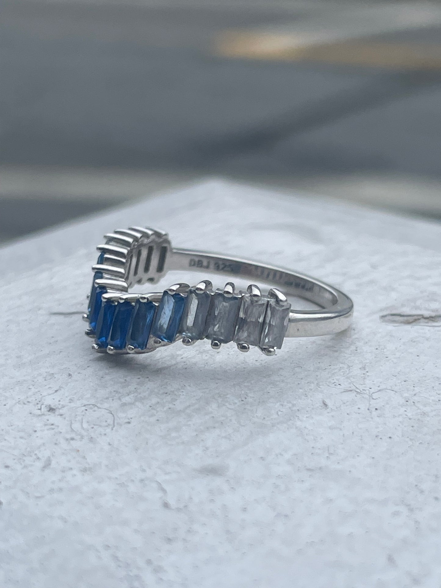 925 Sterling Silver Blue Gradient Cz Stones Wavy Band Ring Size 9