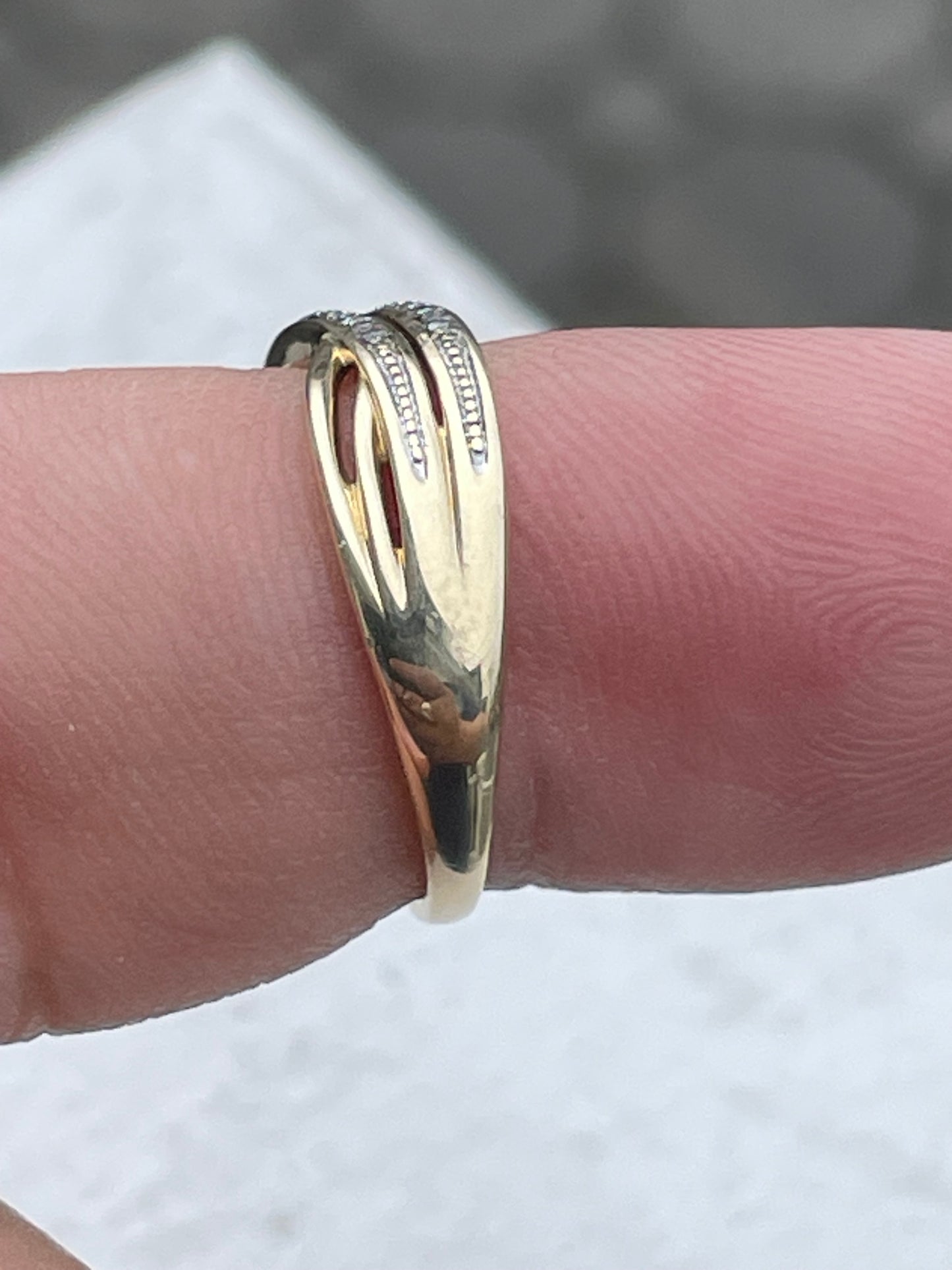 10k Gold Natural Diamond Cris Cross Band Ring Size 6