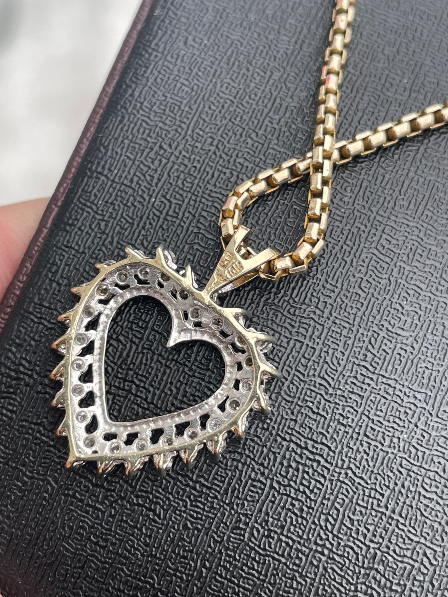 10k Gold Natural Diamond Heart Wreath Necklace 22”