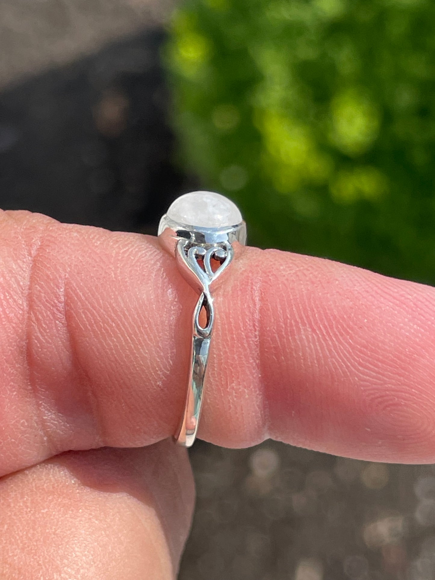 925 Sterling Silver Petite Moonstone Solitaire Ring Size 7