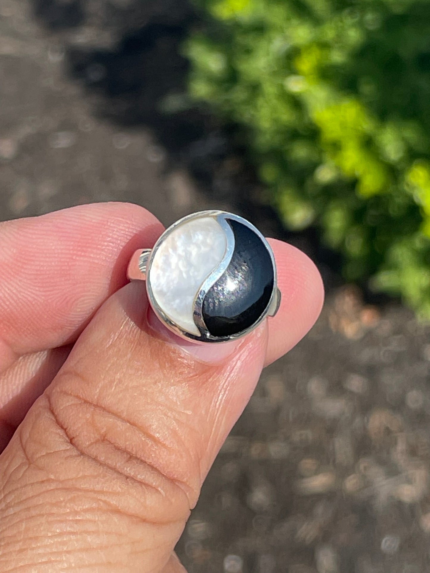 925 Sterling Silver Mother of Pearl & Black Onyx Yin Yang Signet Ring Size 5.5
