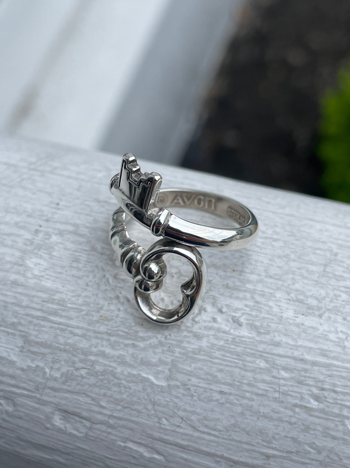 925 Sterling Silver Designer Avon Wrap Around Bypass Skeleton Key Ring Open Size