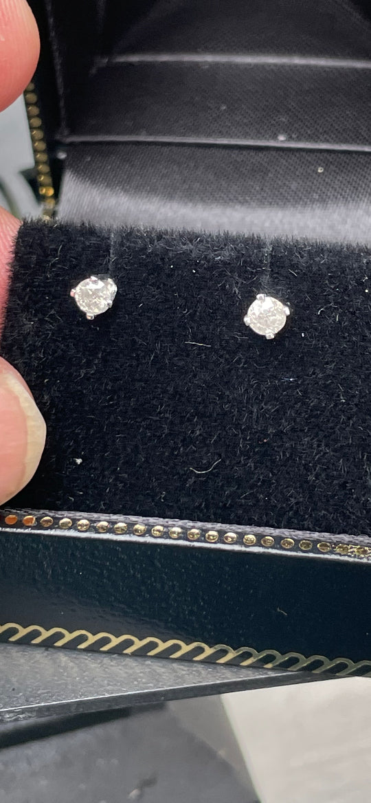 14k White Gold .20ct Diamond Stud Earrings