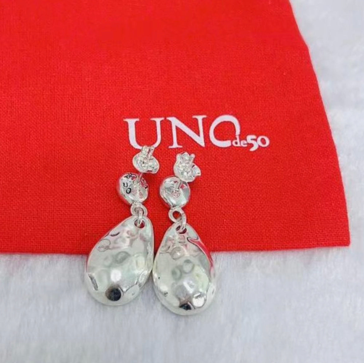 Uno de 50 Periwinkle Simulated Sapphire love pod Drop earrings