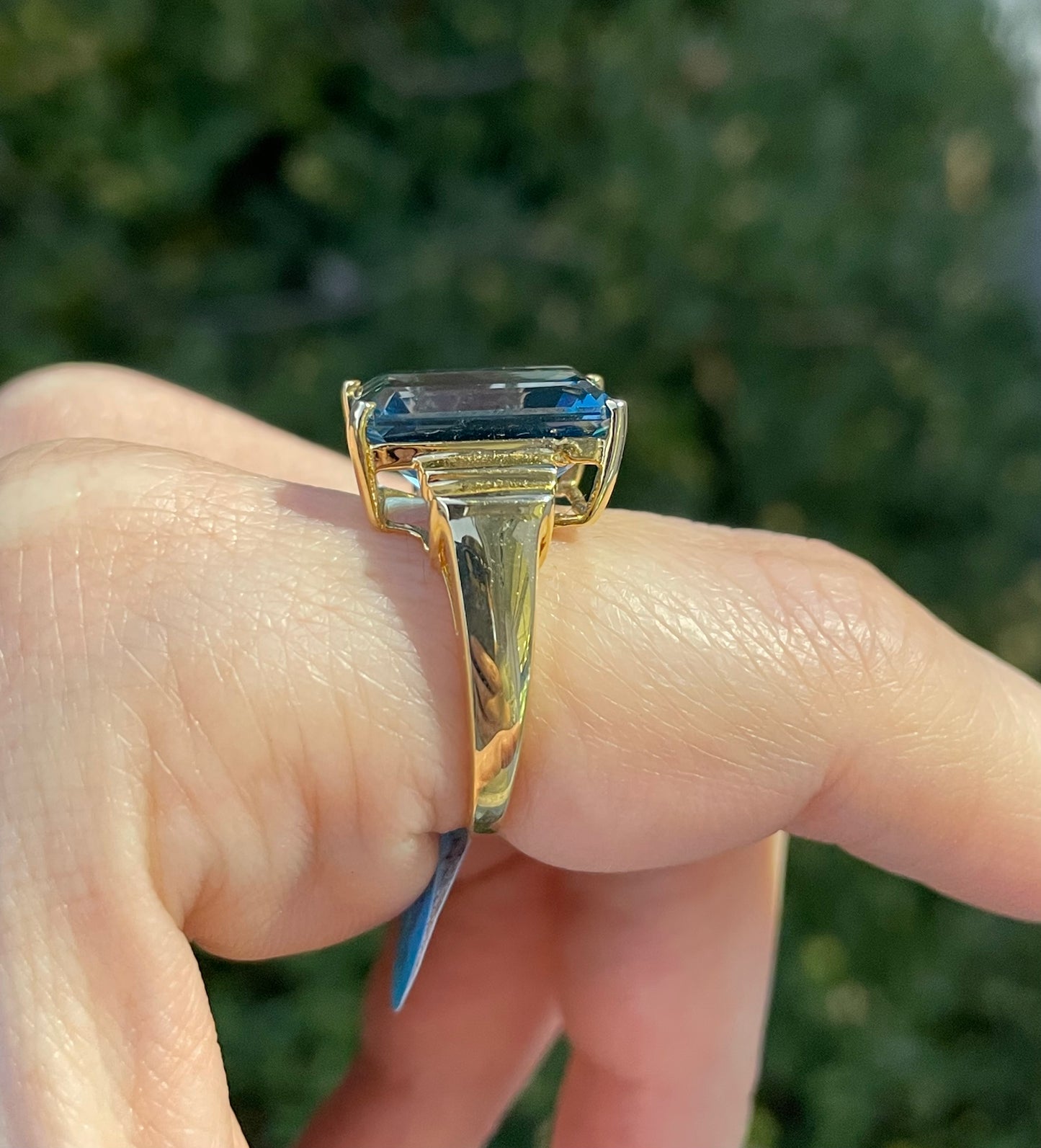10k Gold Midnight Blue Topaz Ring sz 8